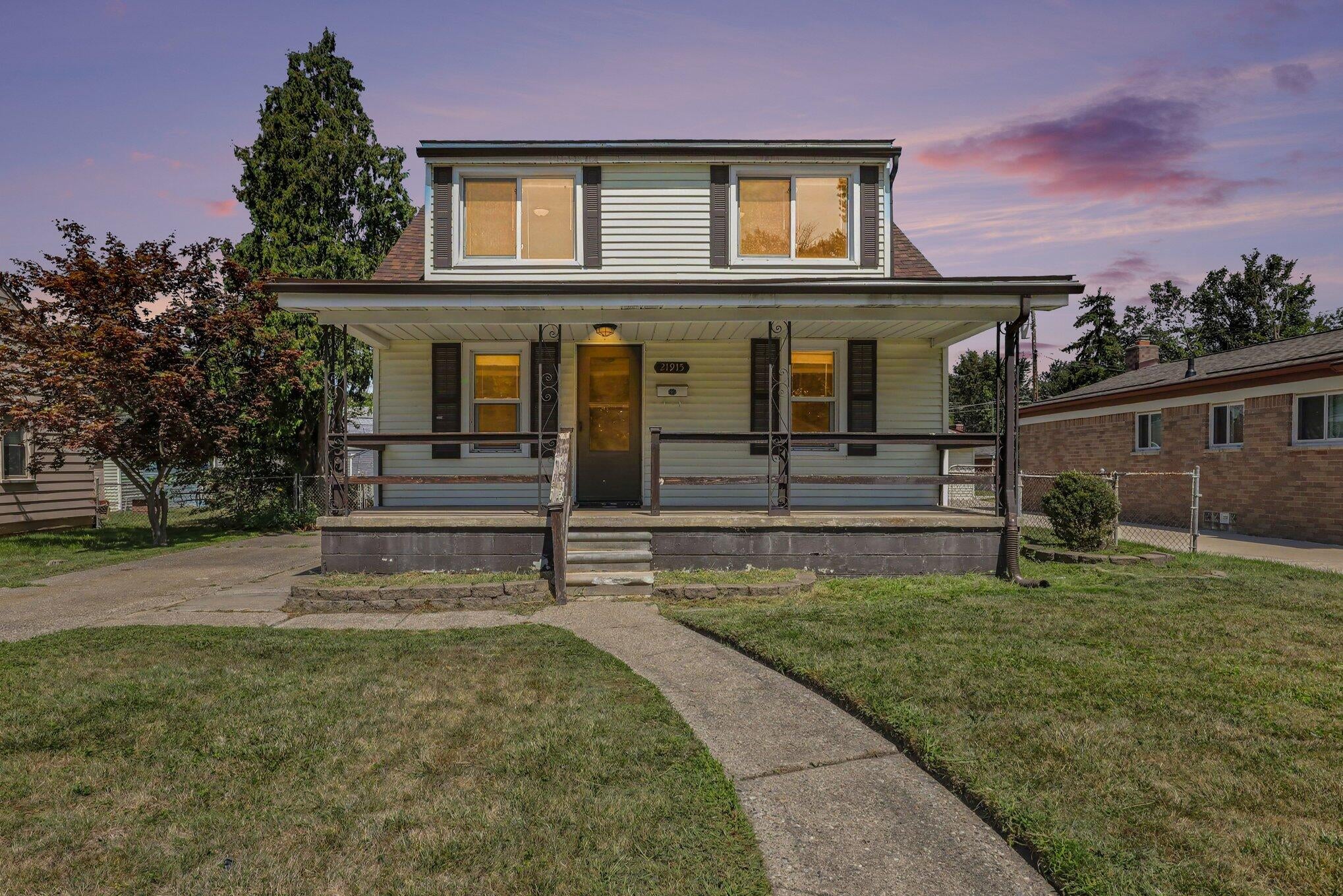 21915 Ridgeway Street — photo