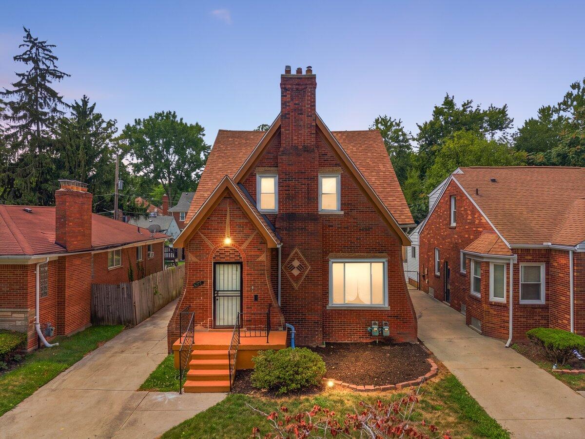 5077 Grayton Street — photo