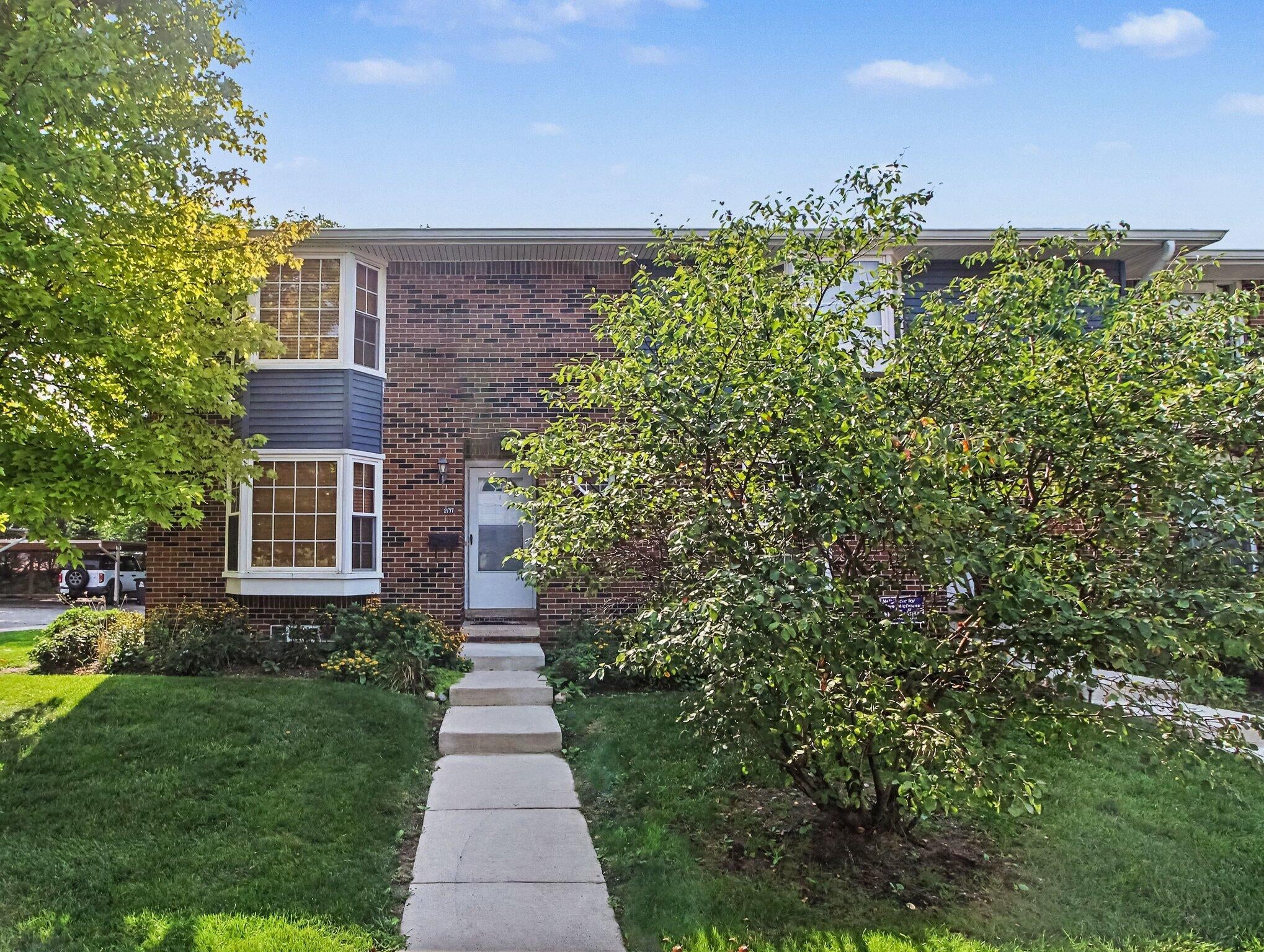2777 Page Avenue — photo