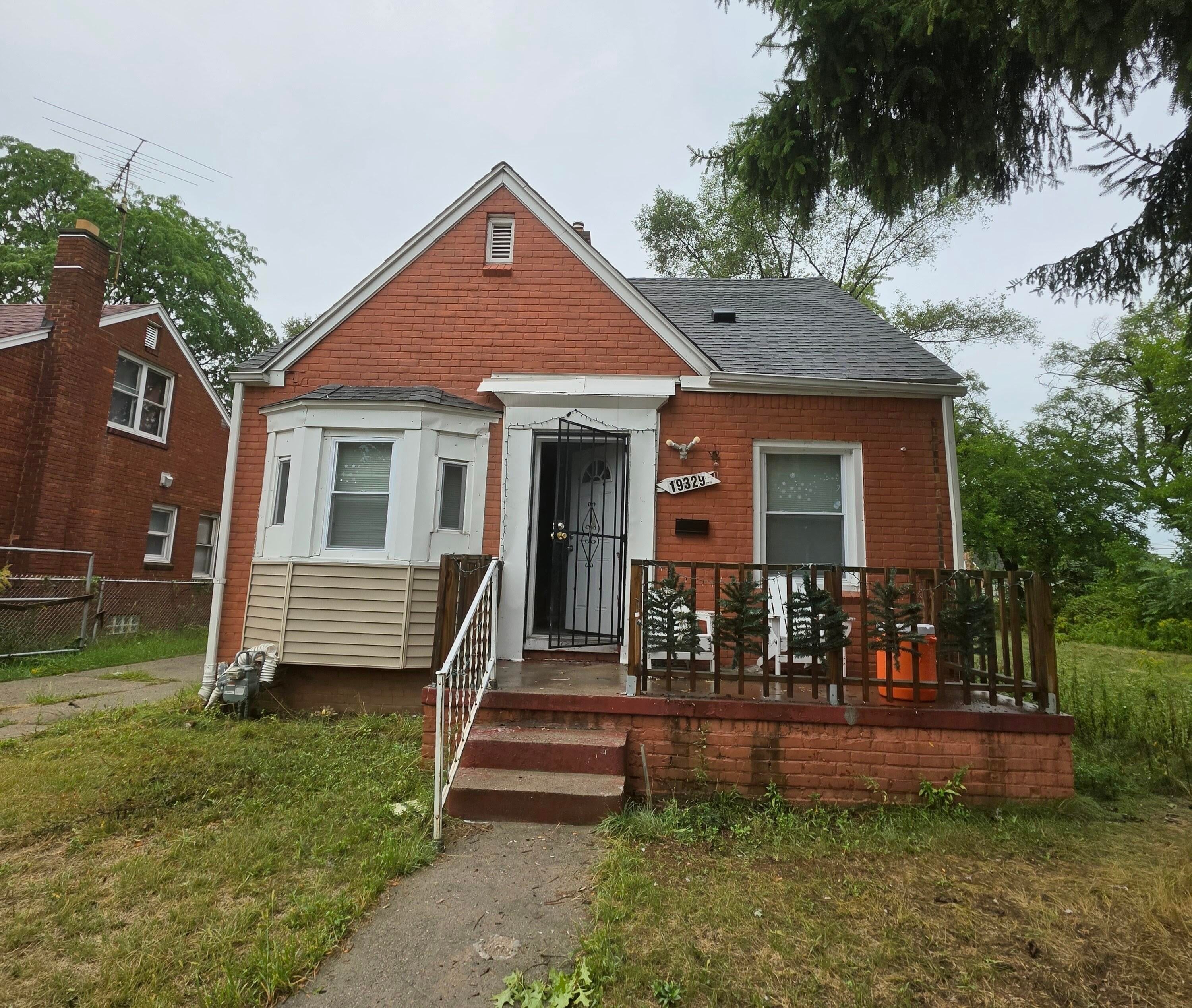 19329 Waltham Street — photo