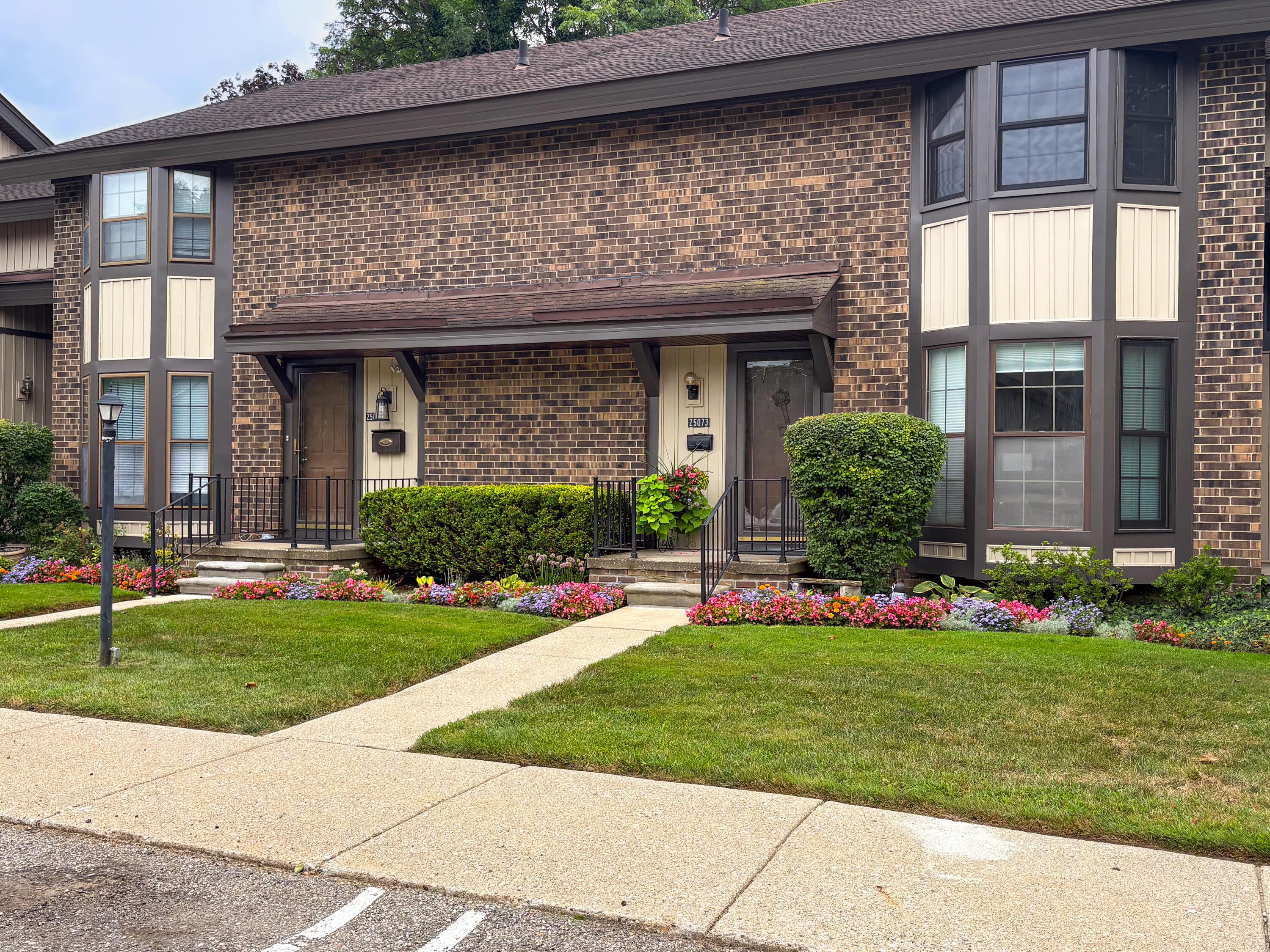 25073 Oakbrooke Drive — photo