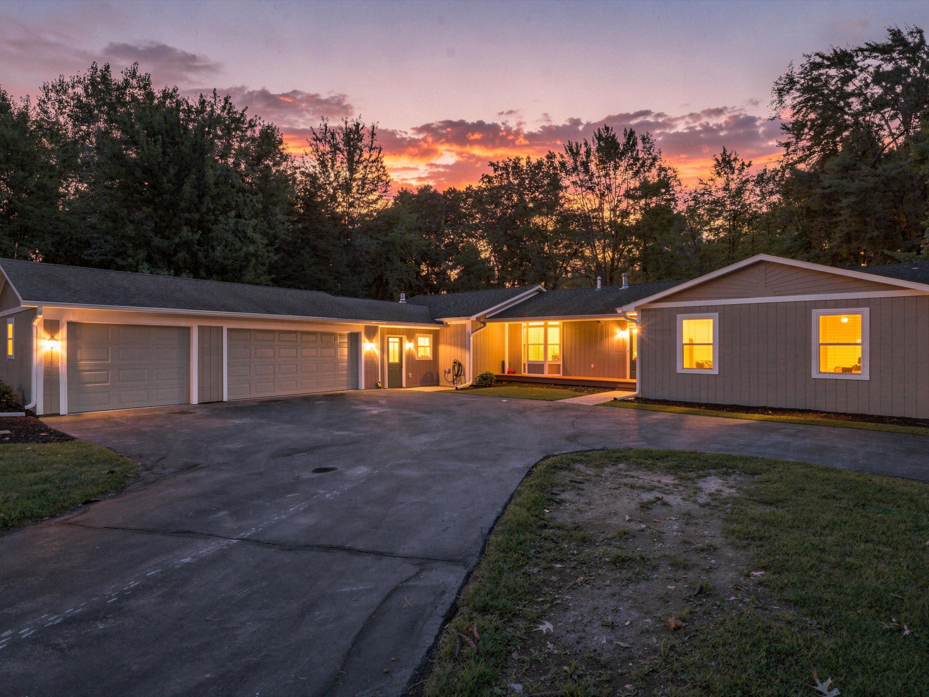 4493 Clifford Road — photo