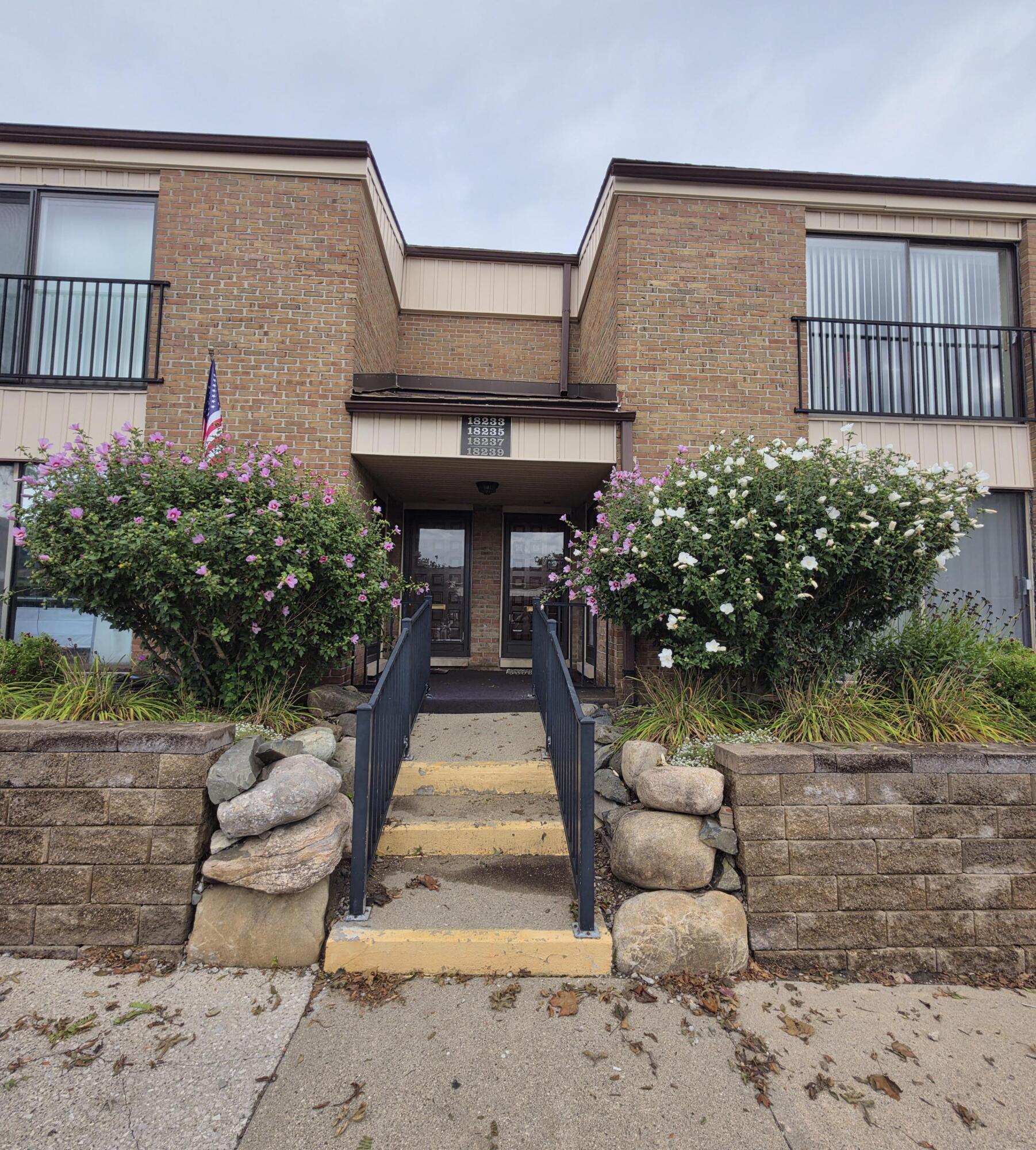 18233 University Park Drive — photo