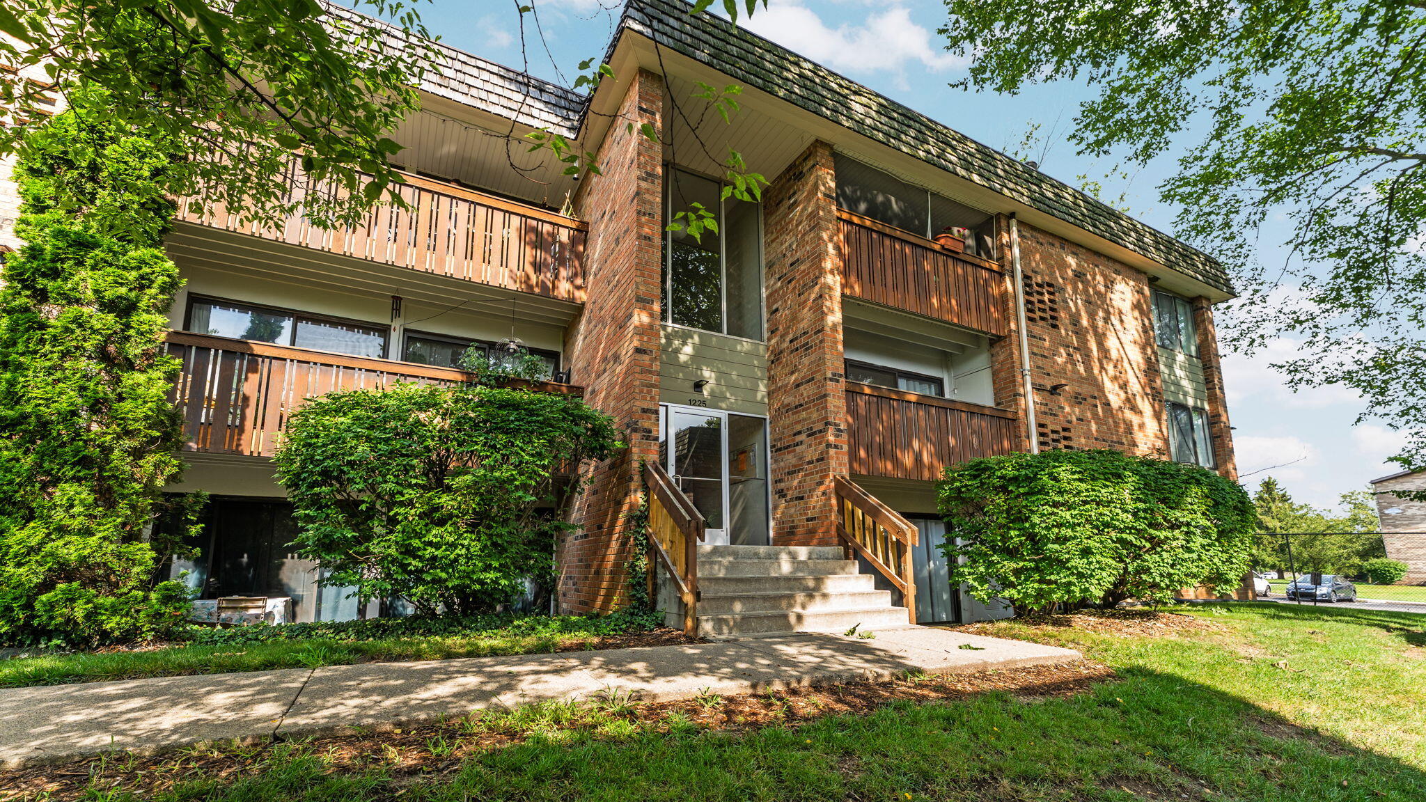 1225 S Maple Road 105 — photo