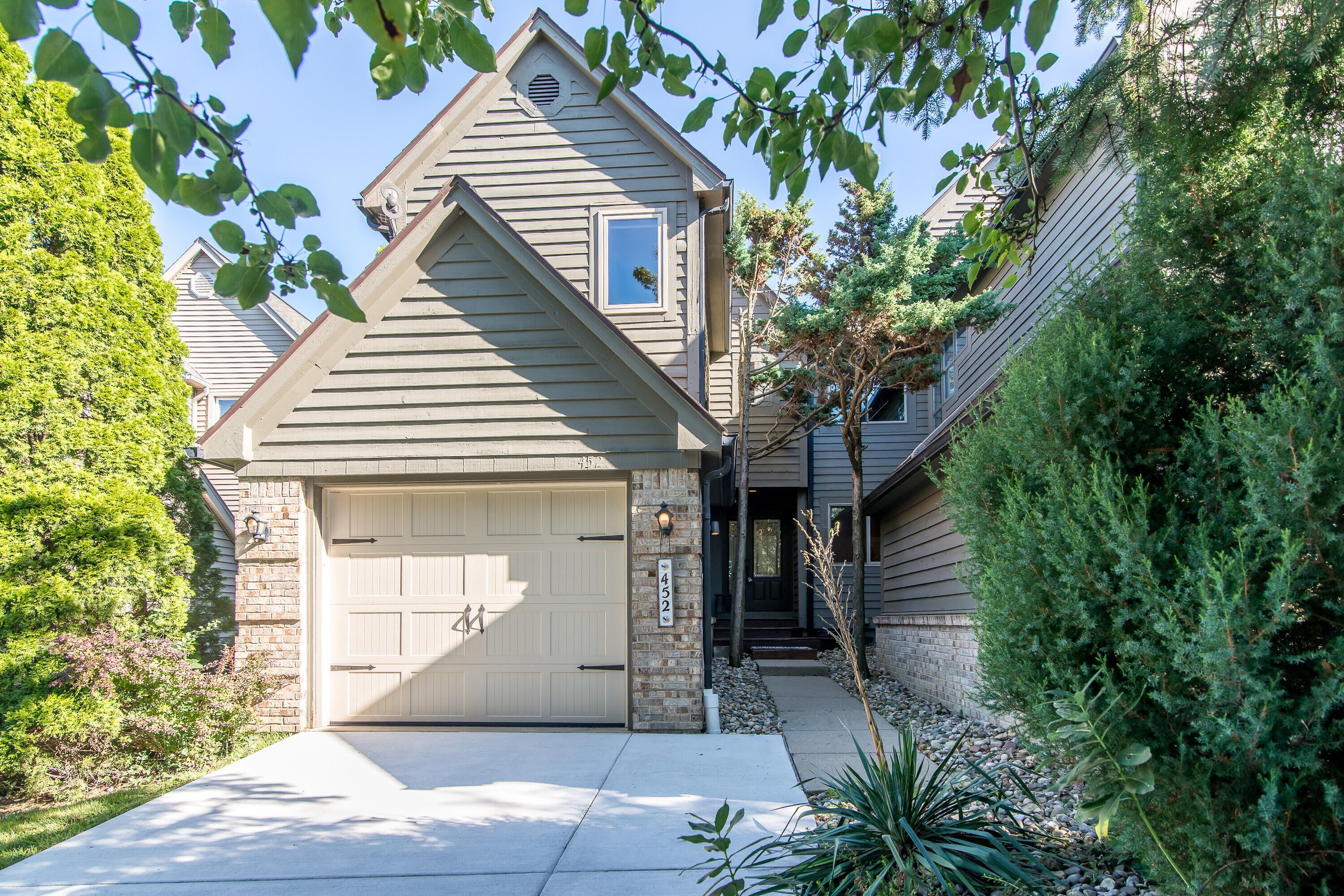 452 Village Oaks Court — photo