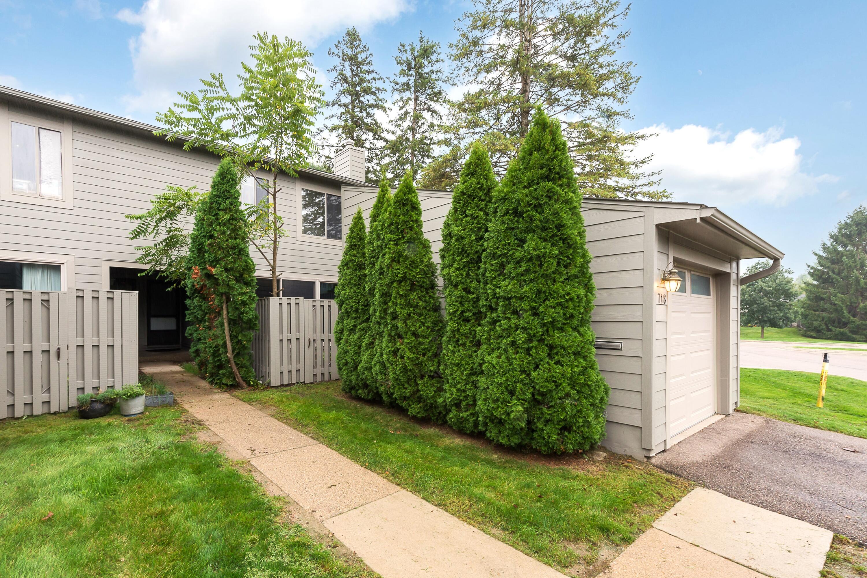 718 Watersedge Drive — photo