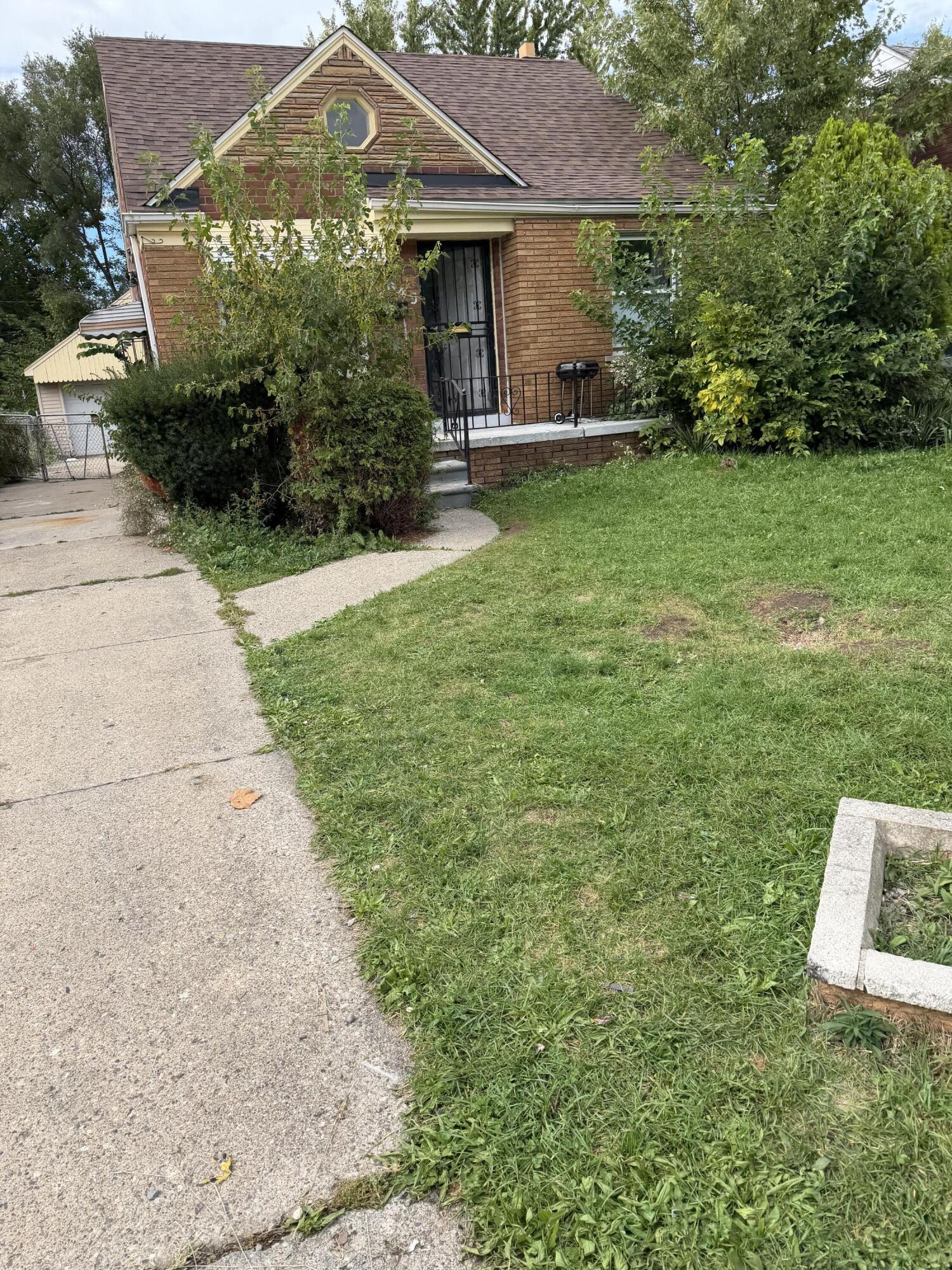 12645 Duchess Street — photo