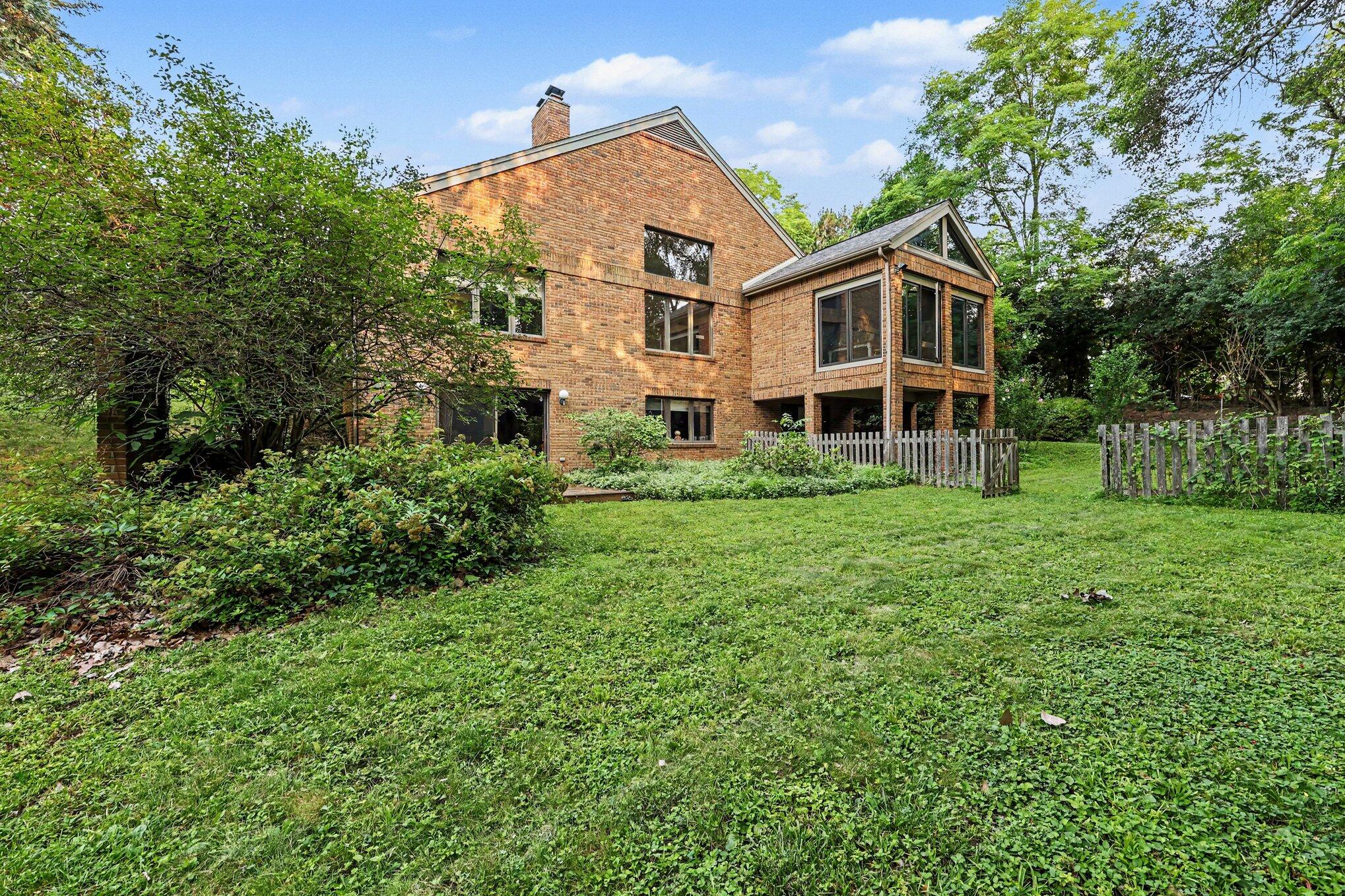 3575 Stanton Court — photo
