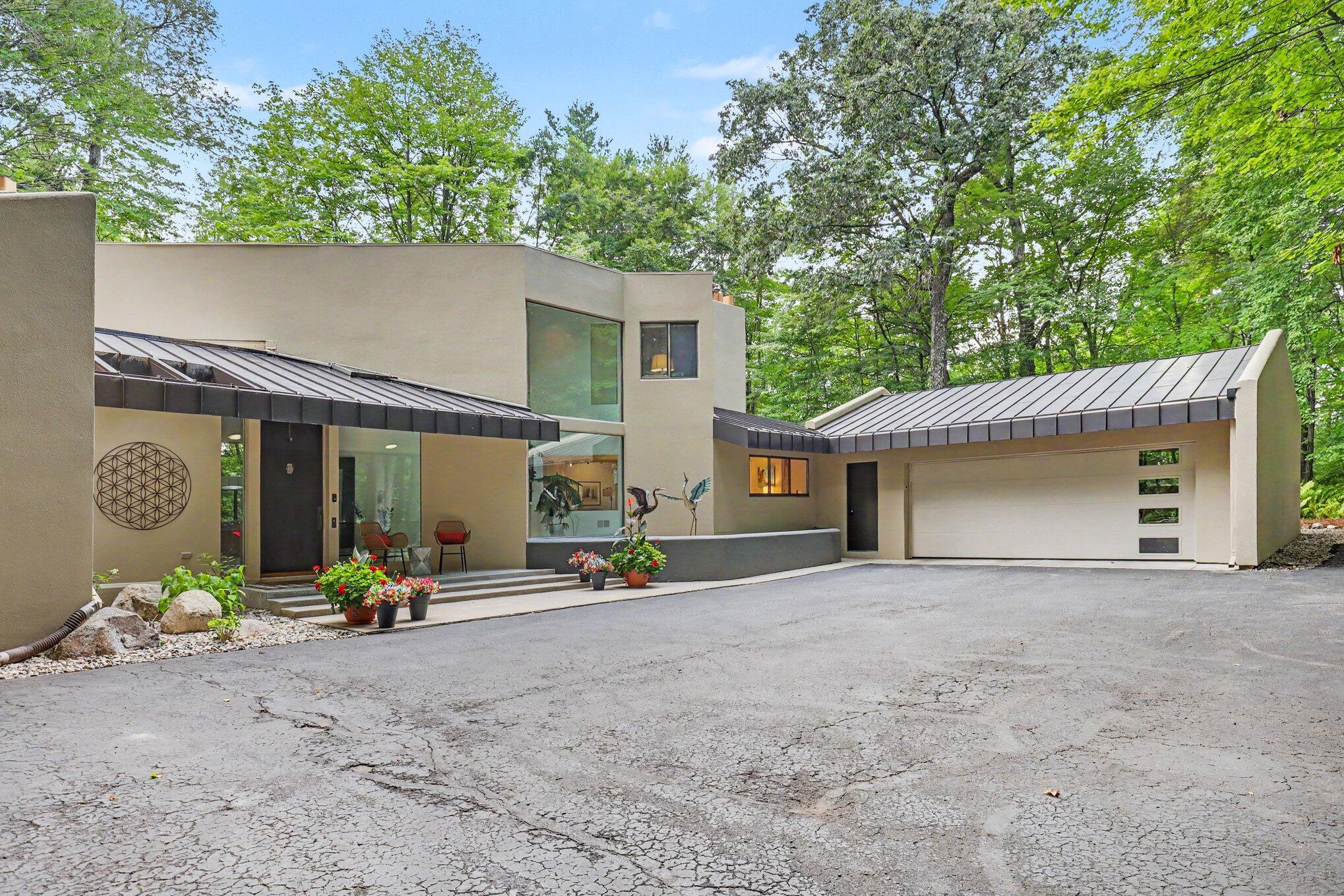 10109 Hathaway Drive — photo