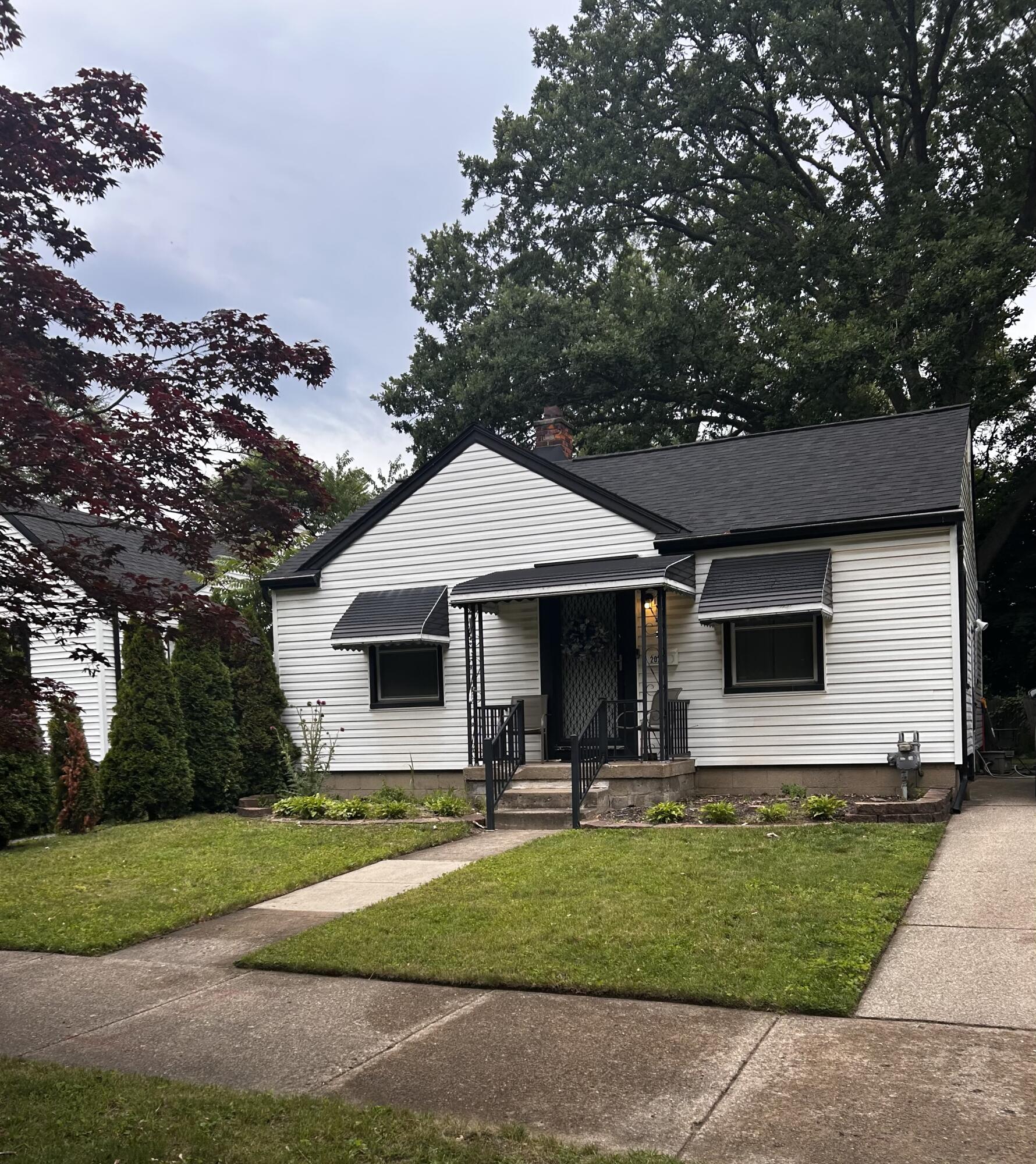 20219 W Fenmore Street — photo