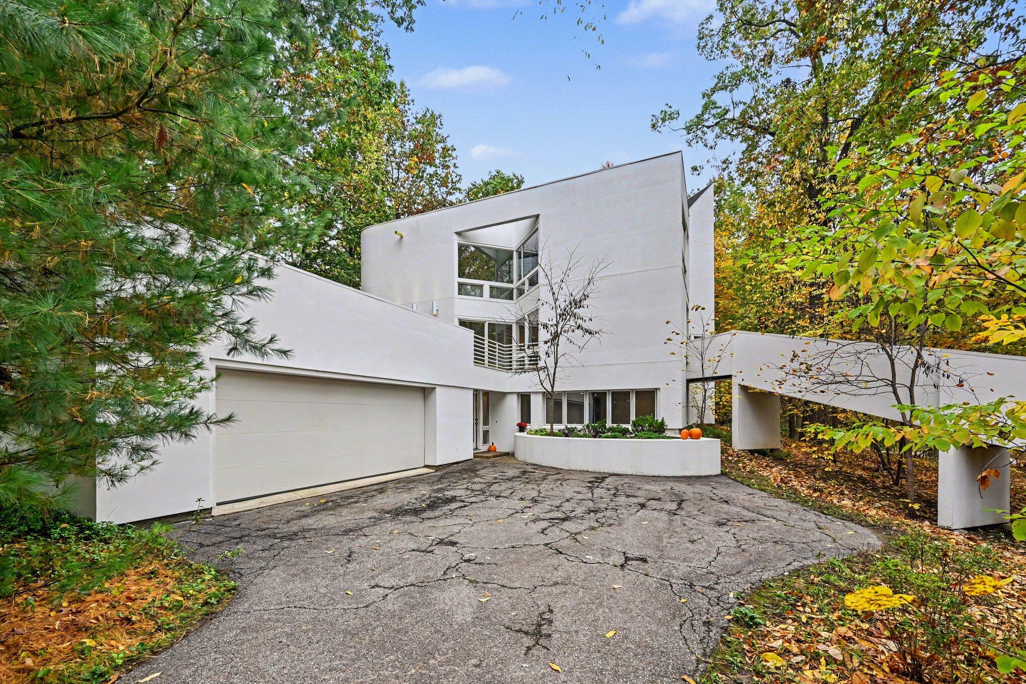 200 Riverview Drive — photo
