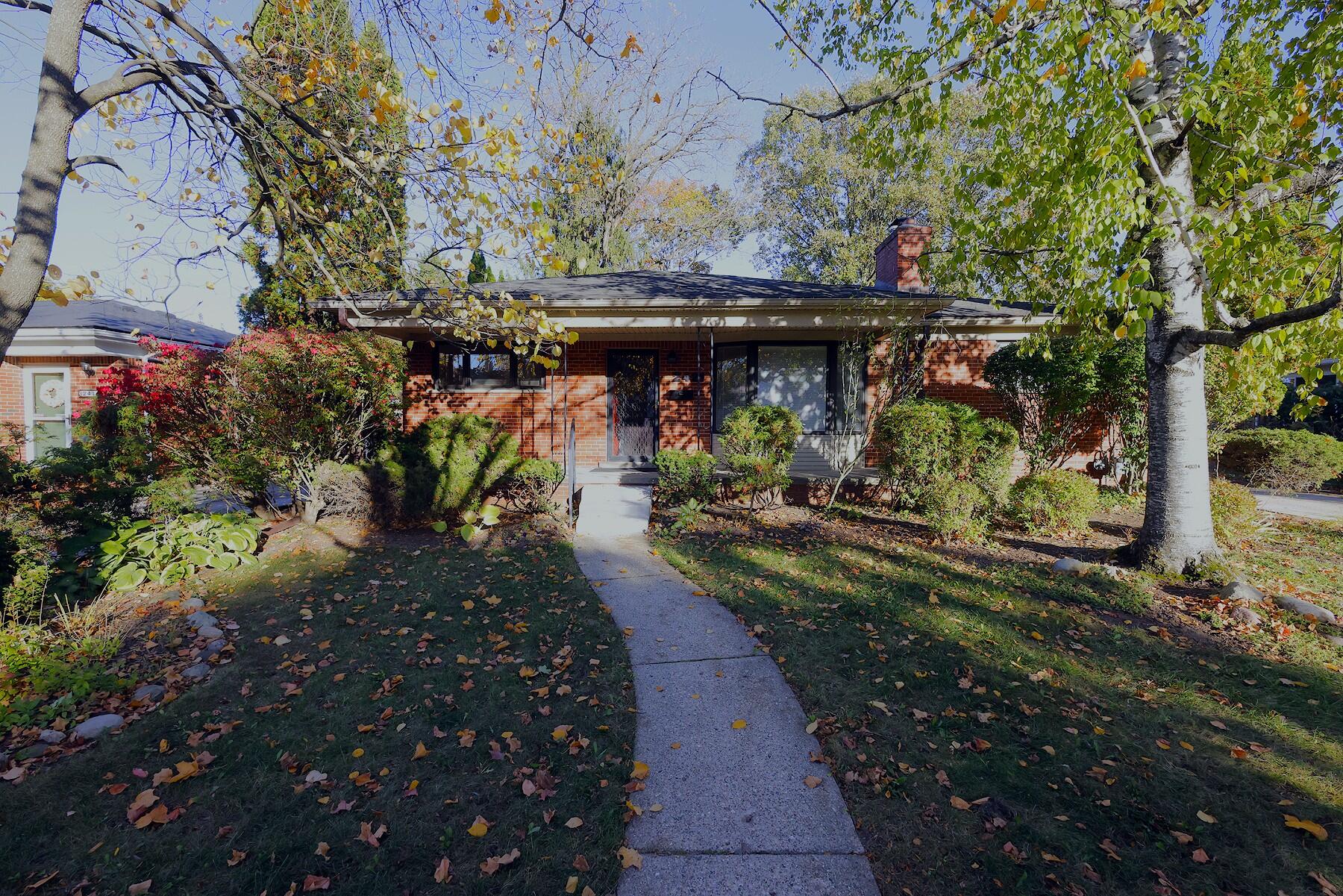 2421 Yorkshire Road — photo