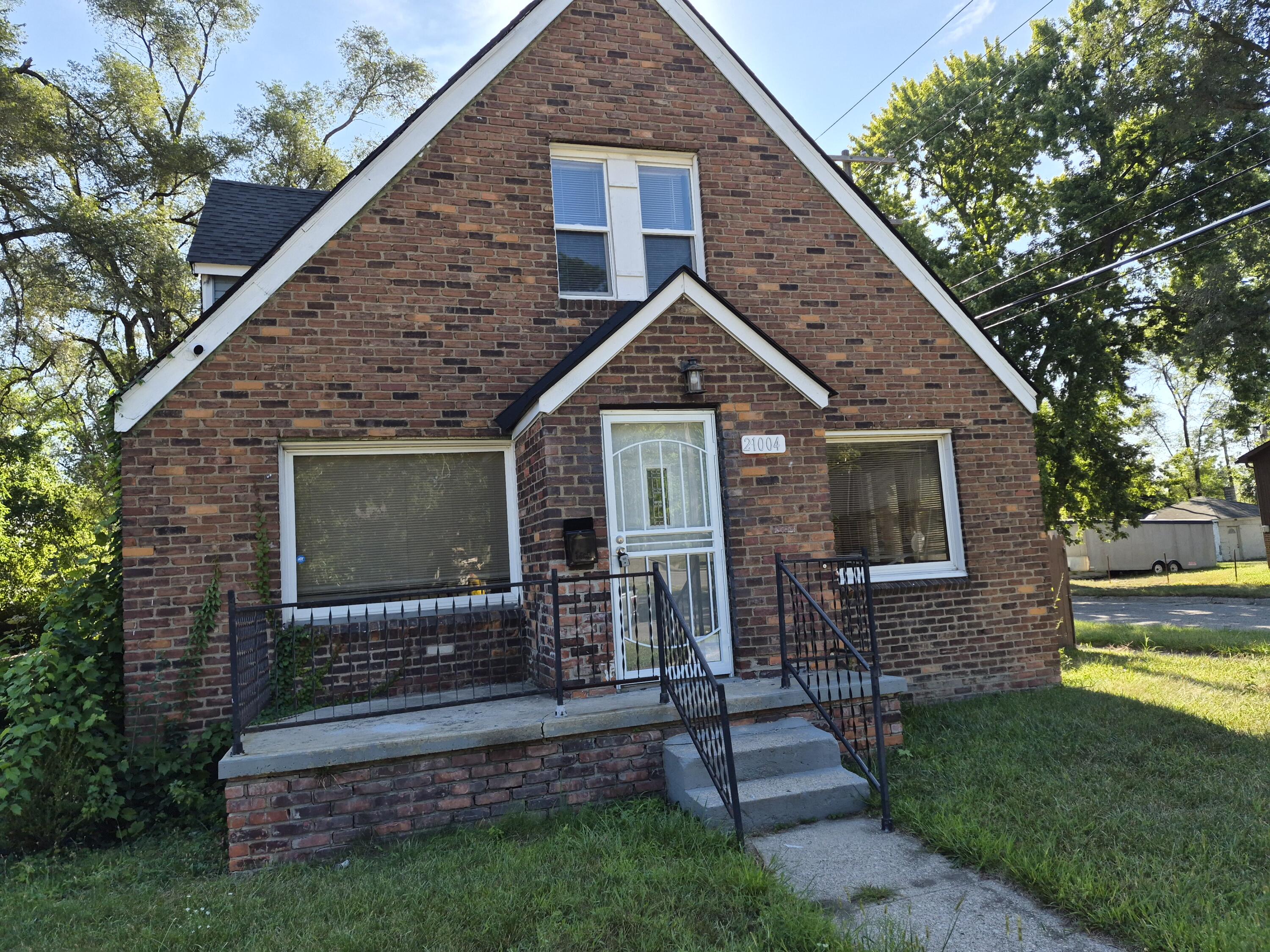 21004 Reimanville Avenue — photo