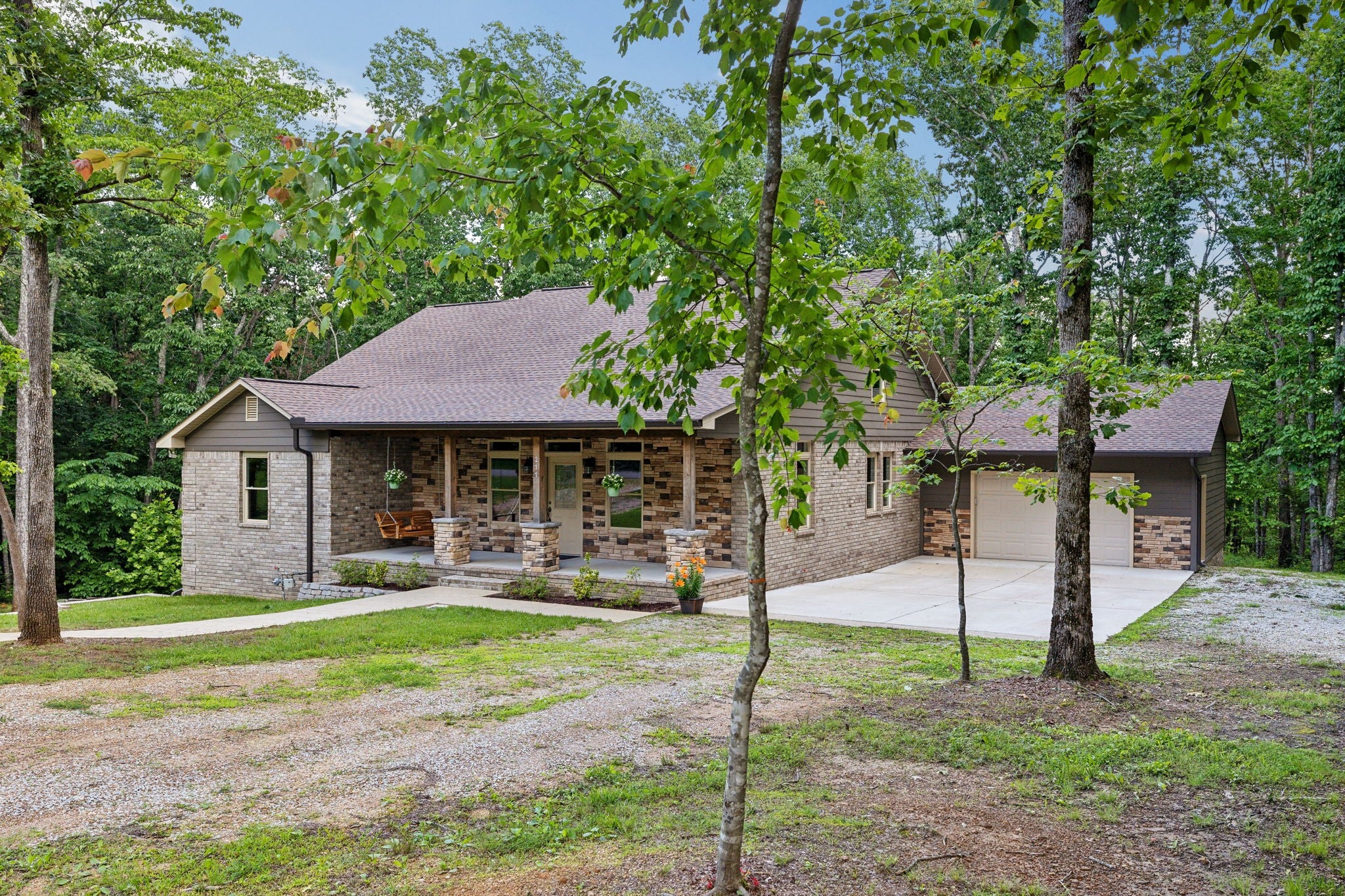 211 Woodmere Dr — photo