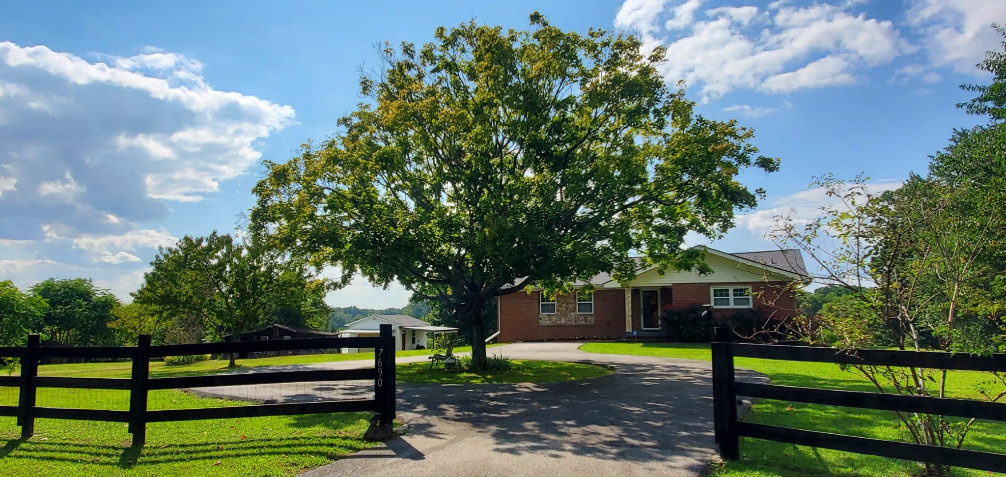 7690 Barnhill Rd — photo