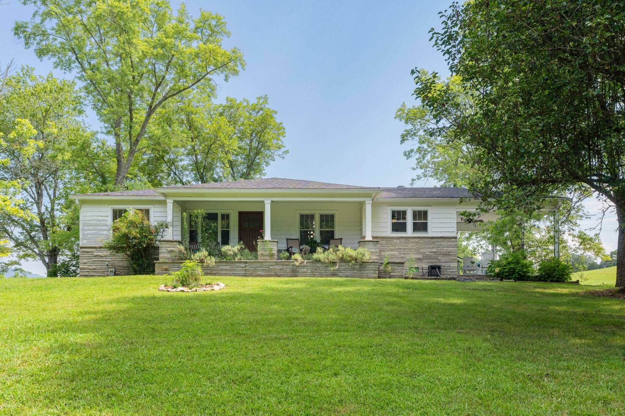 919 John Burch Road — photo