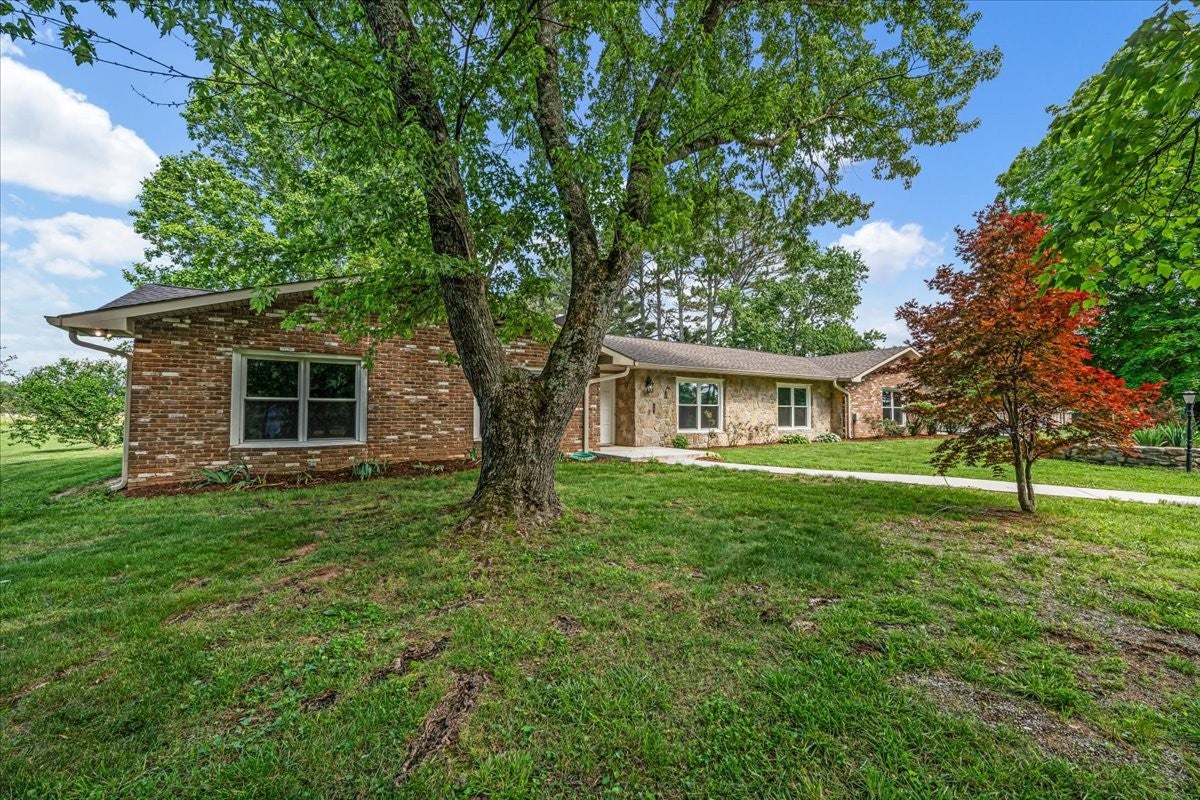 183 Prairie Plains Rd — photo