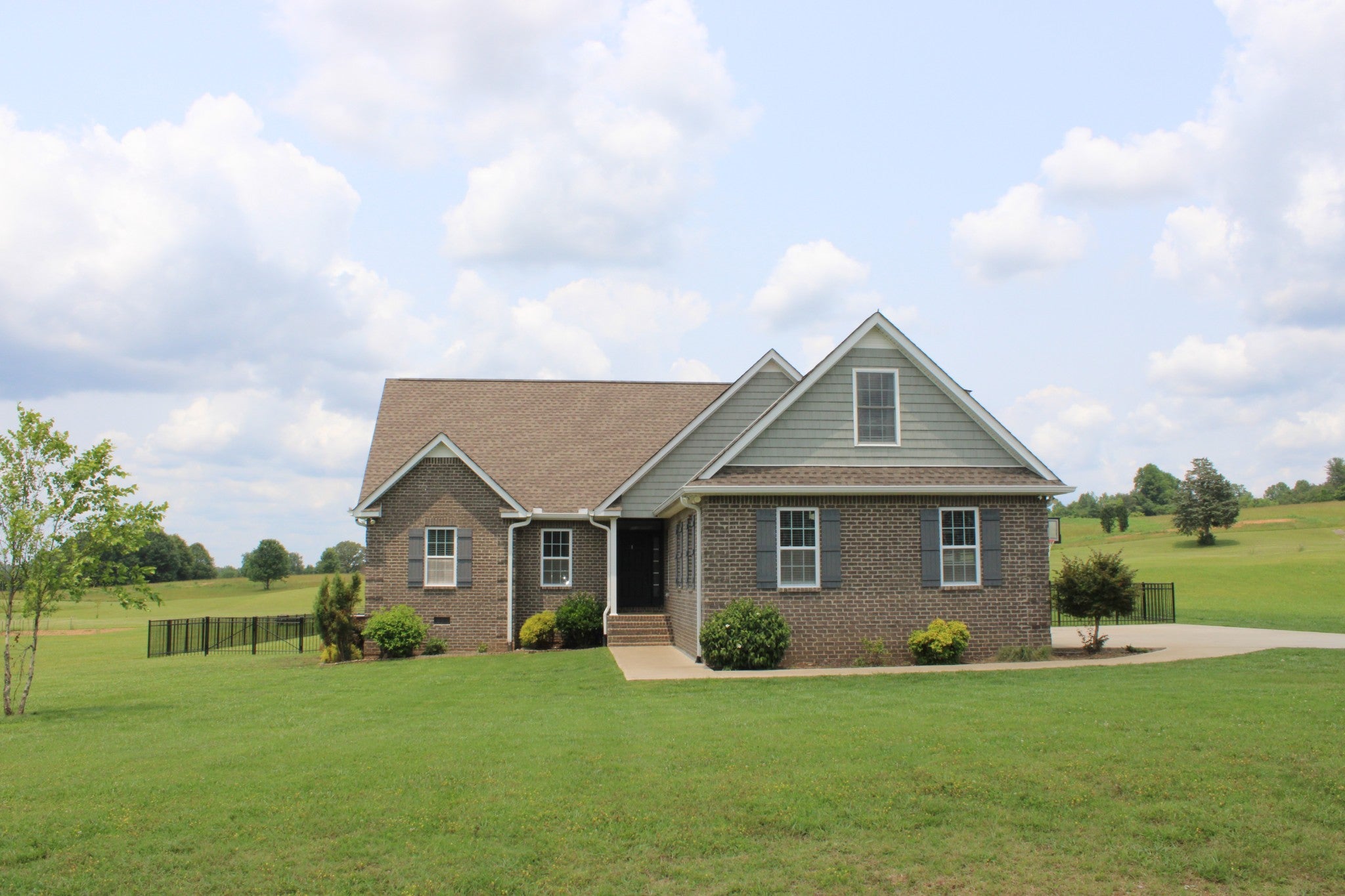 400 Collins Run — photo
