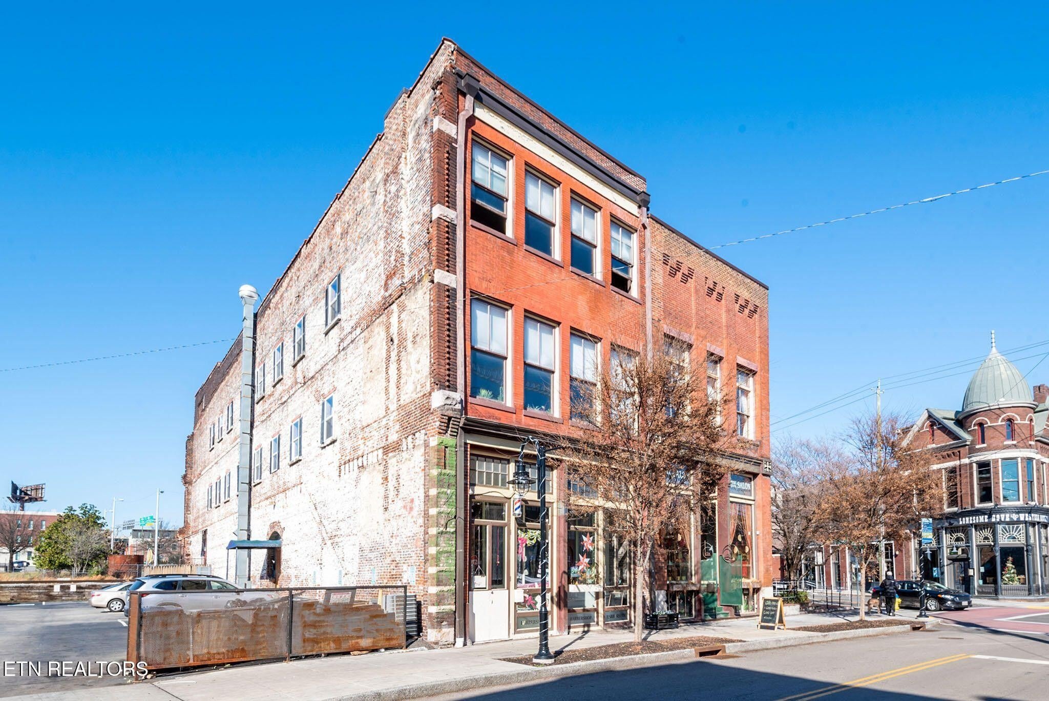 105 W Jackson Ave 1 — photo