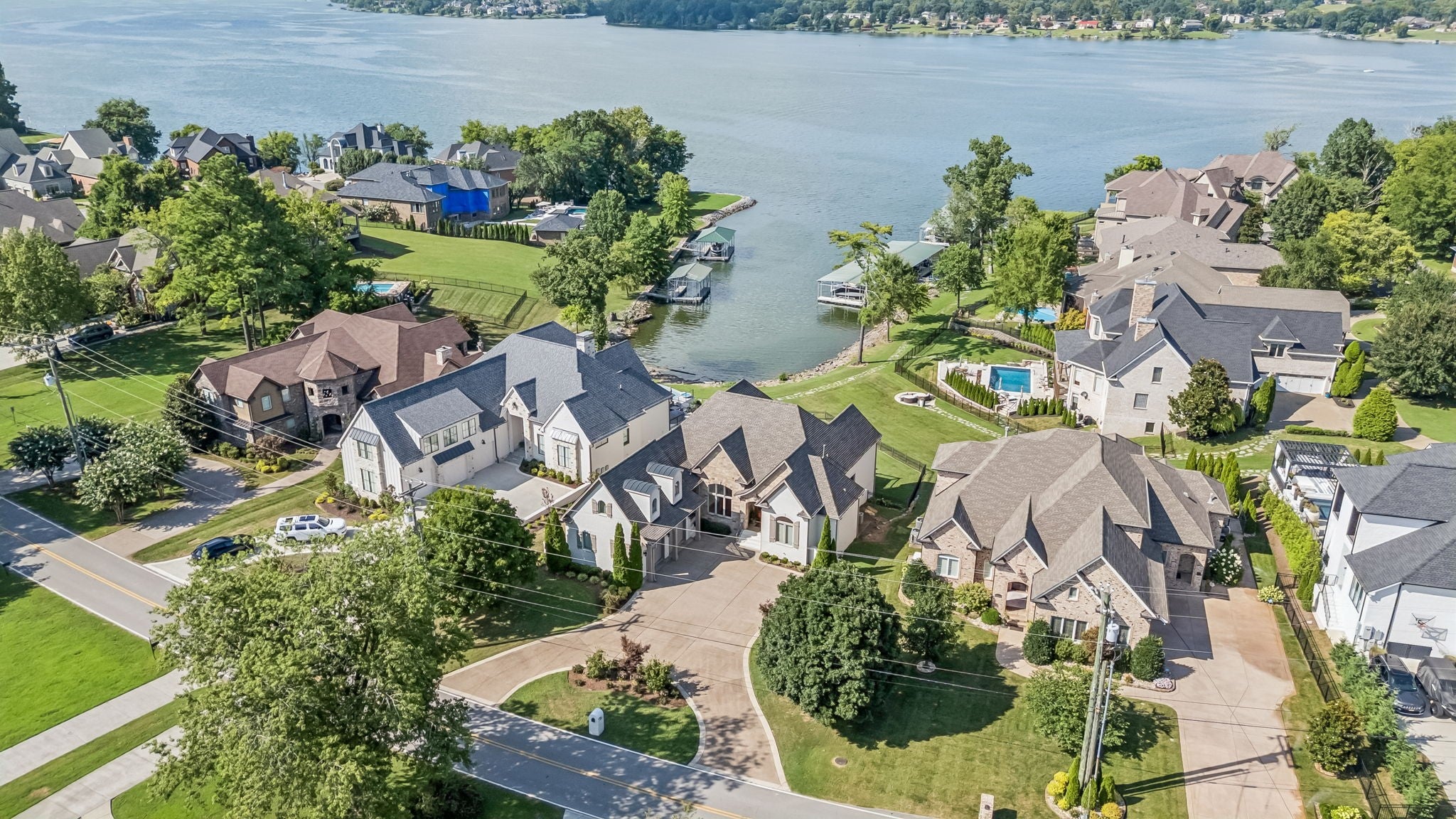 3033 Lakeshore Dr — photo