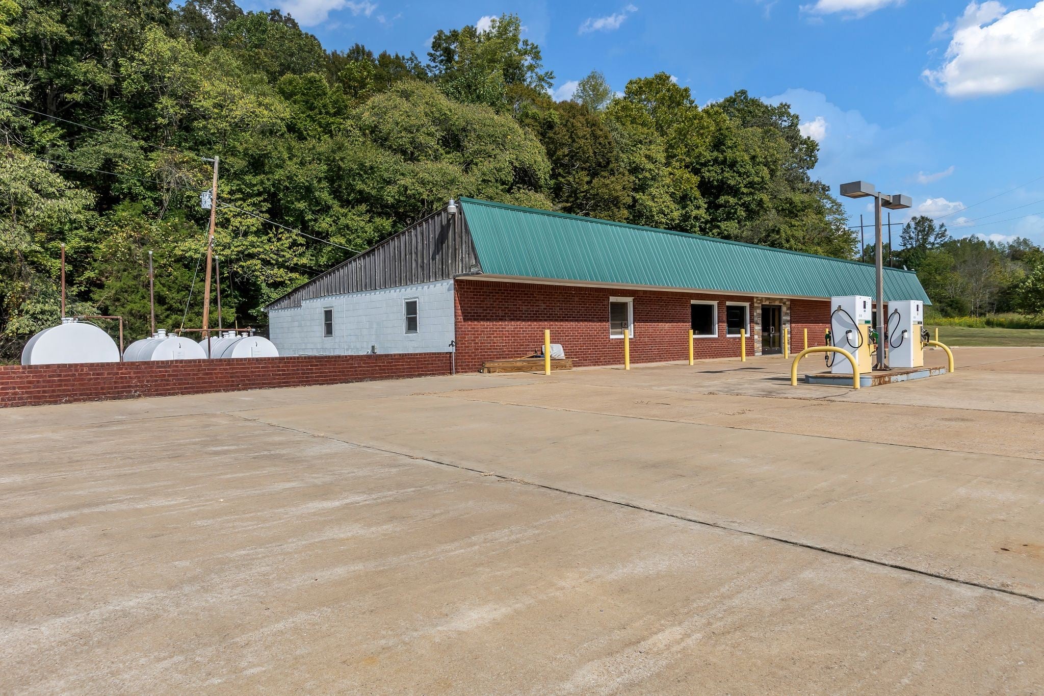 1271 Highway 50 E — photo