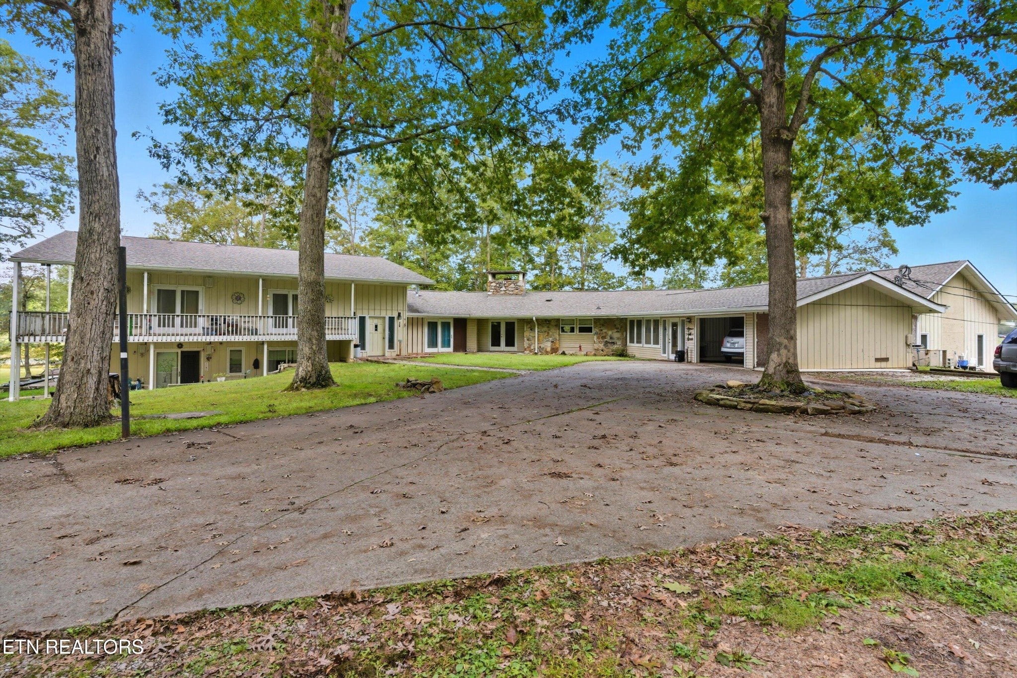 605 S Lake Drive — photo