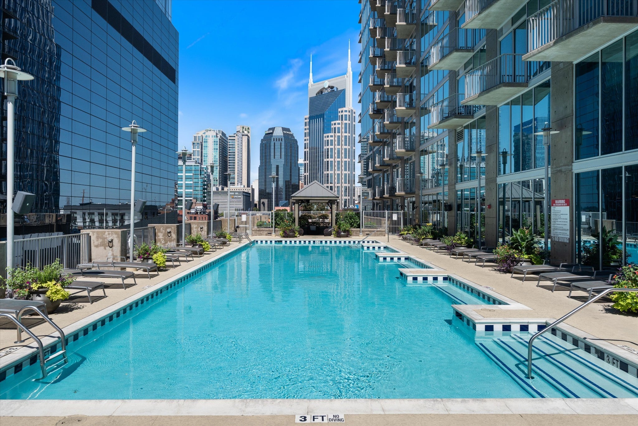 301 Demonbreun St 908 — photo