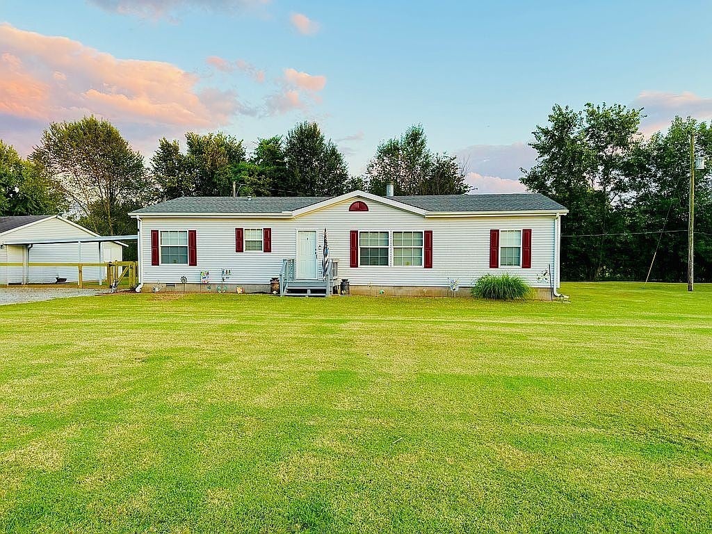 3351 E State Line Rd — photo