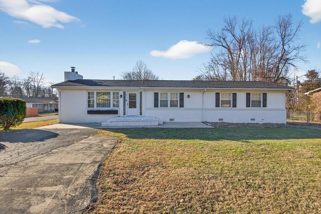 385 Campbell Dr — photo