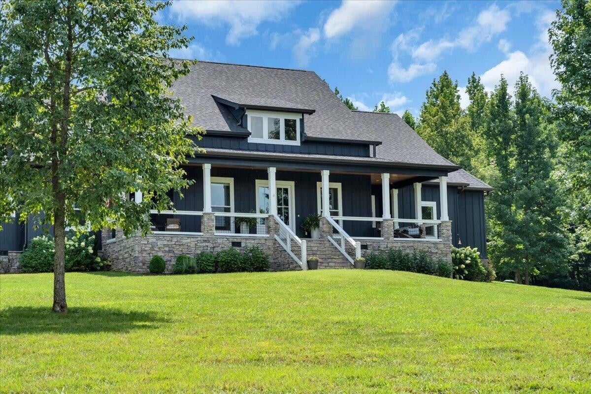 1115 River Bluffs Drive — photo