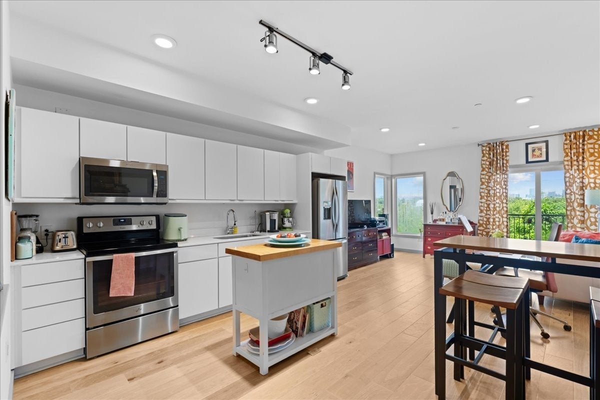 400 Herron Dr 108 — photo