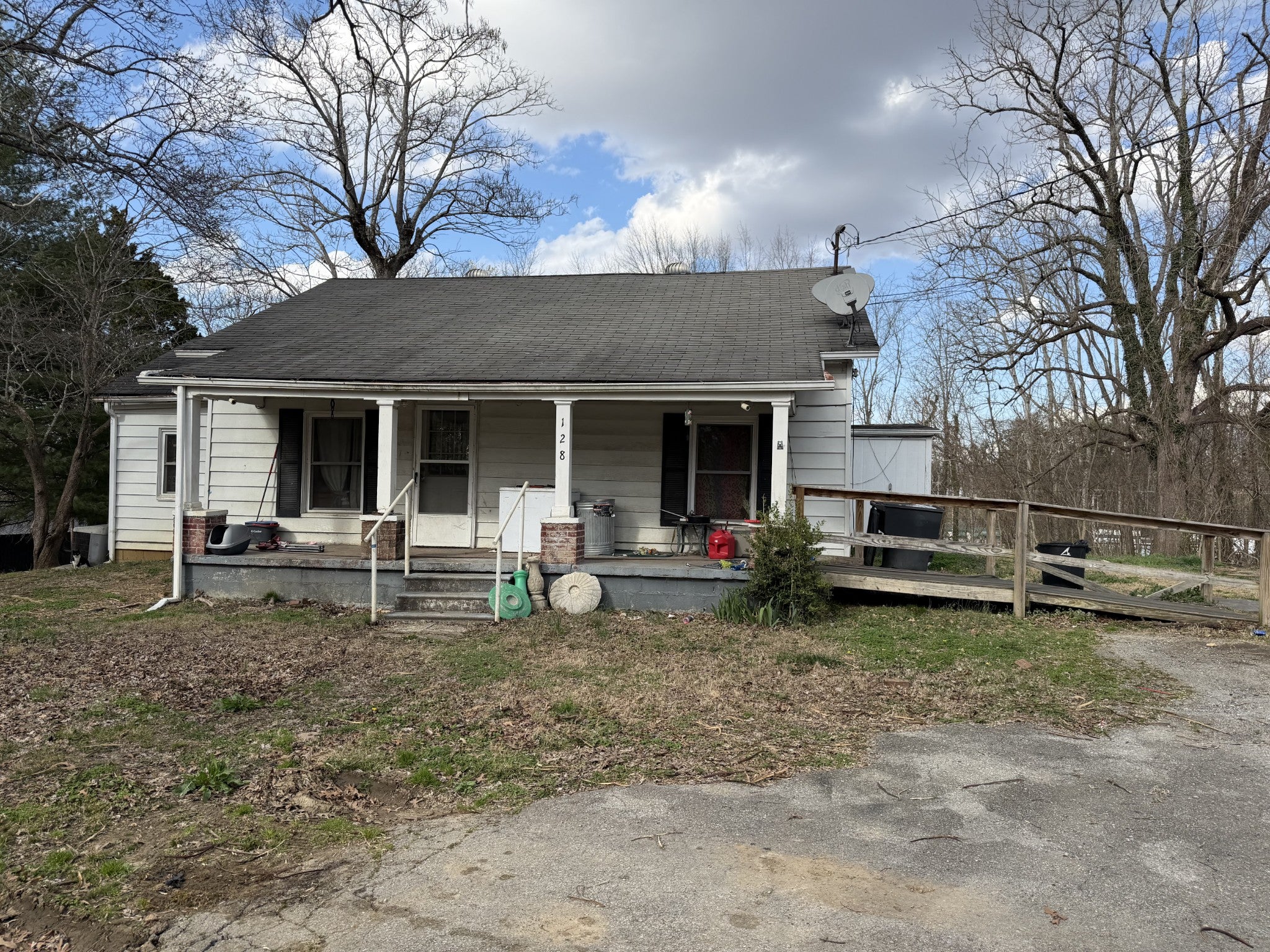 128 W Shellsford Rd — photo