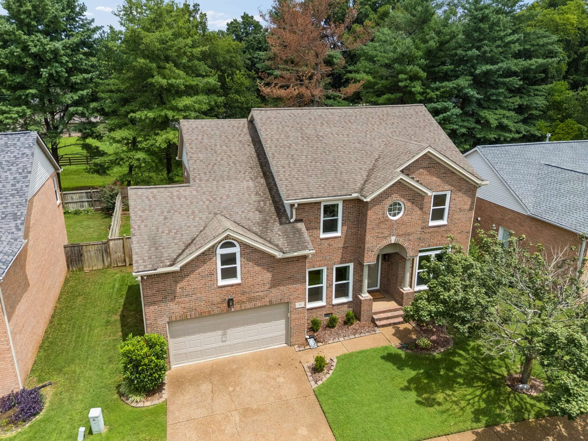 163 Clarendon Cir — photo
