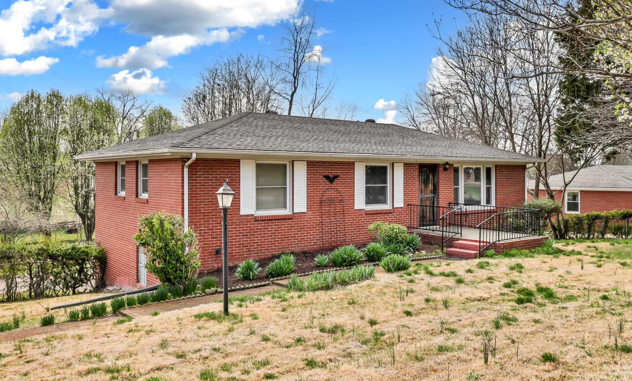 126 Lexington Dr — photo