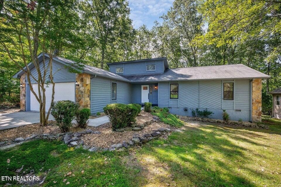 334 Lakeview Drive — photo