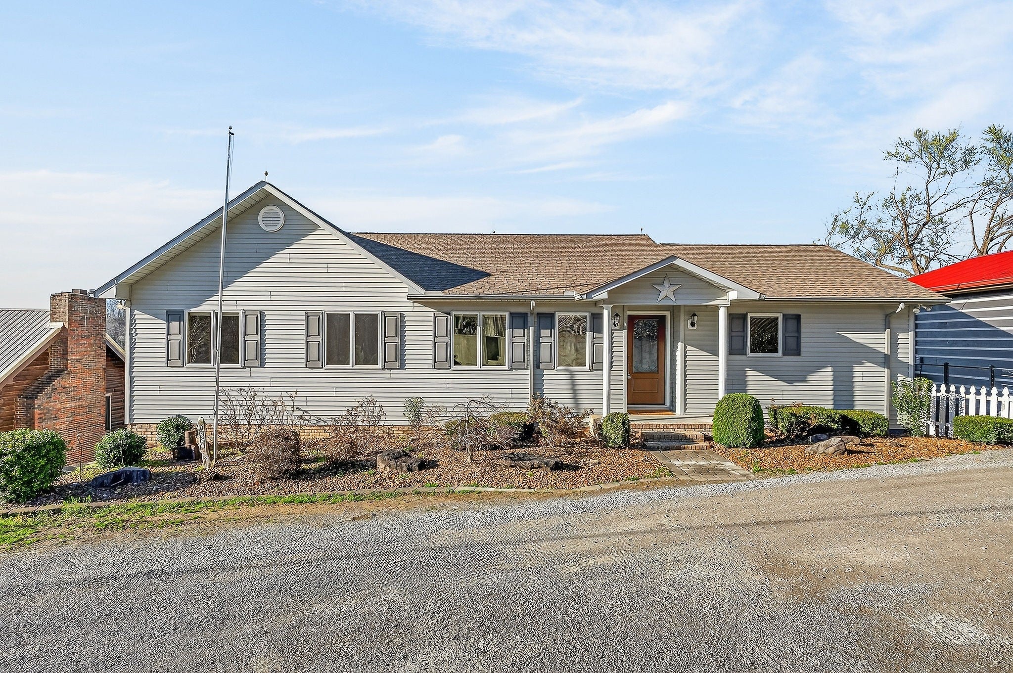 1634 Falling Water Rd — photo