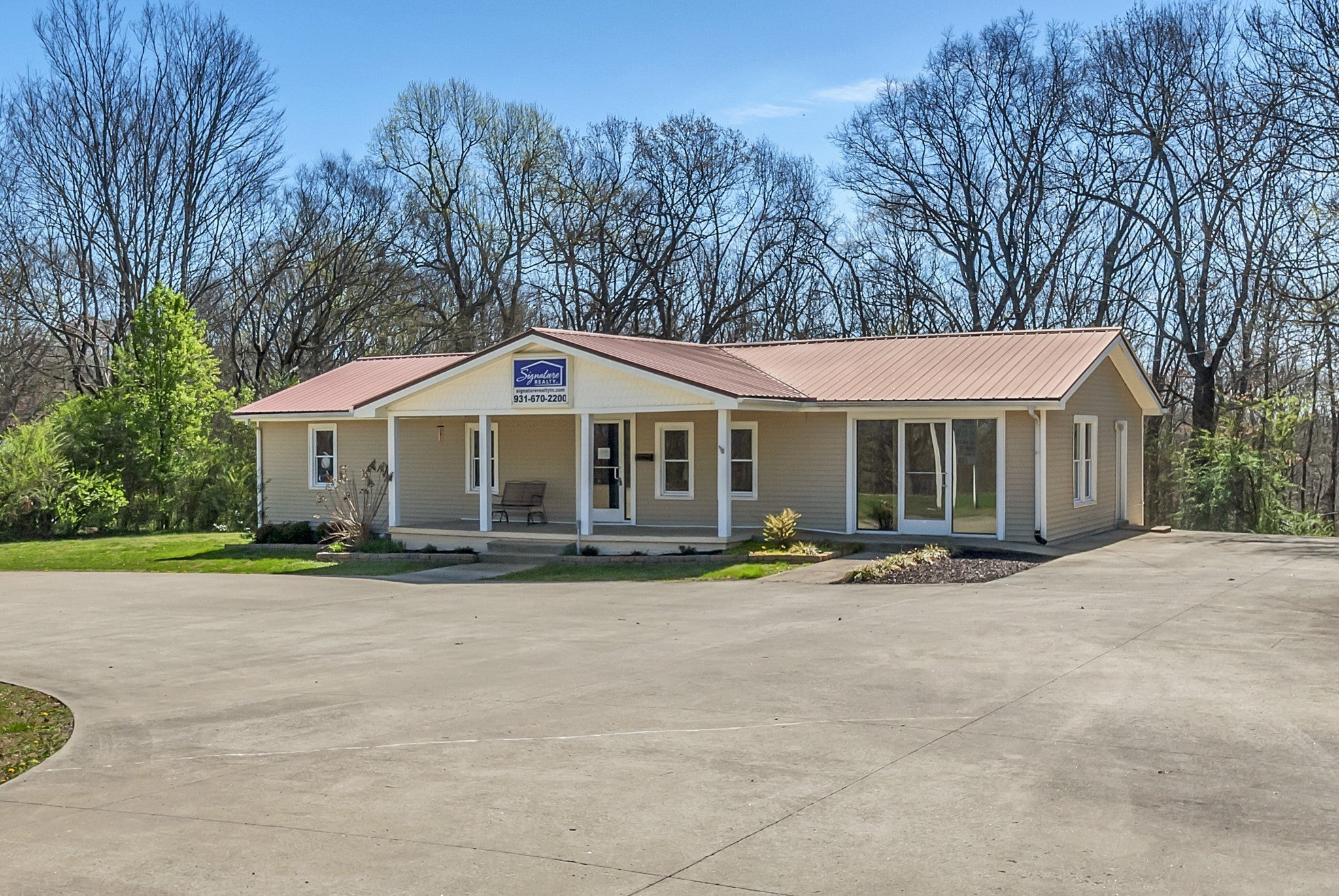 5652 Highway 100 — photo