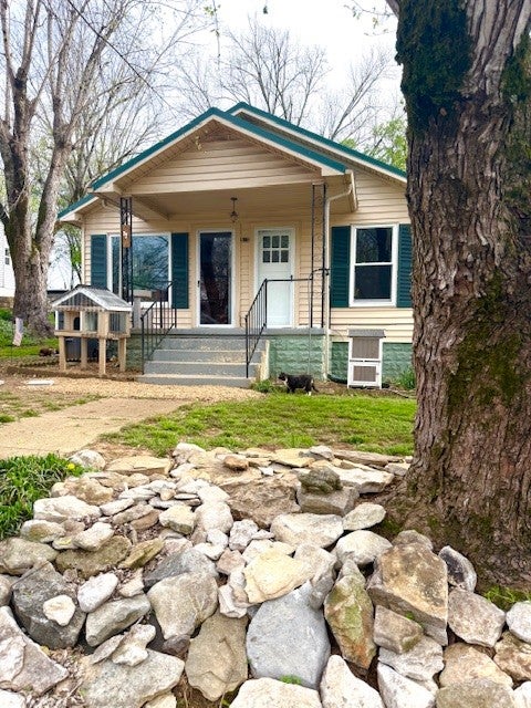 910 College St W — photo