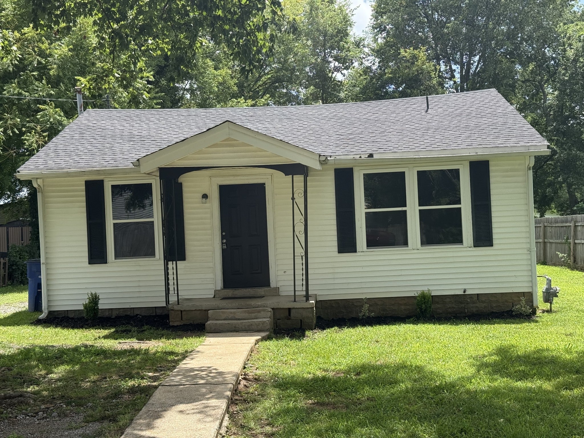 244 E Cedar St — photo