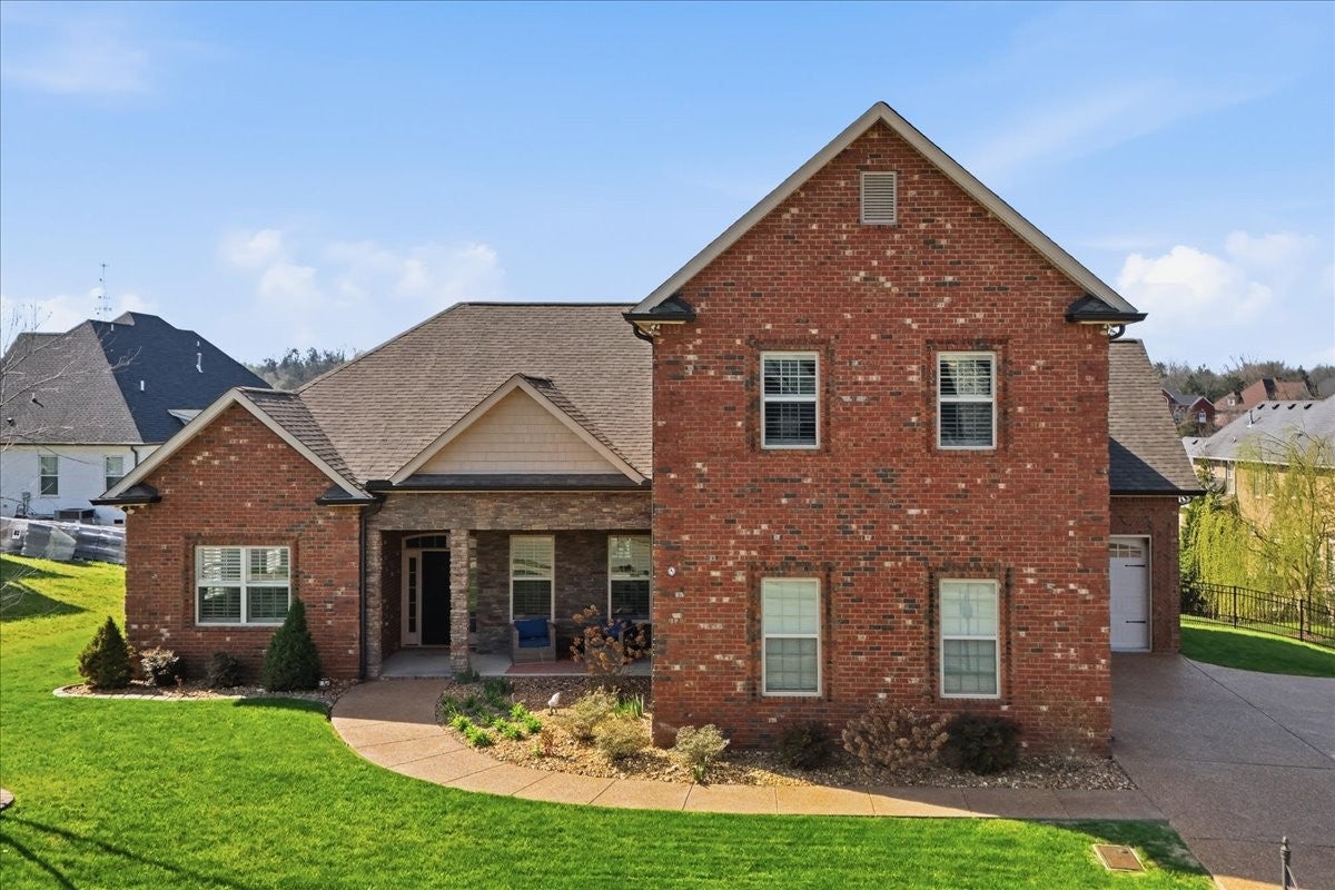 604 Pickett Dr — photo