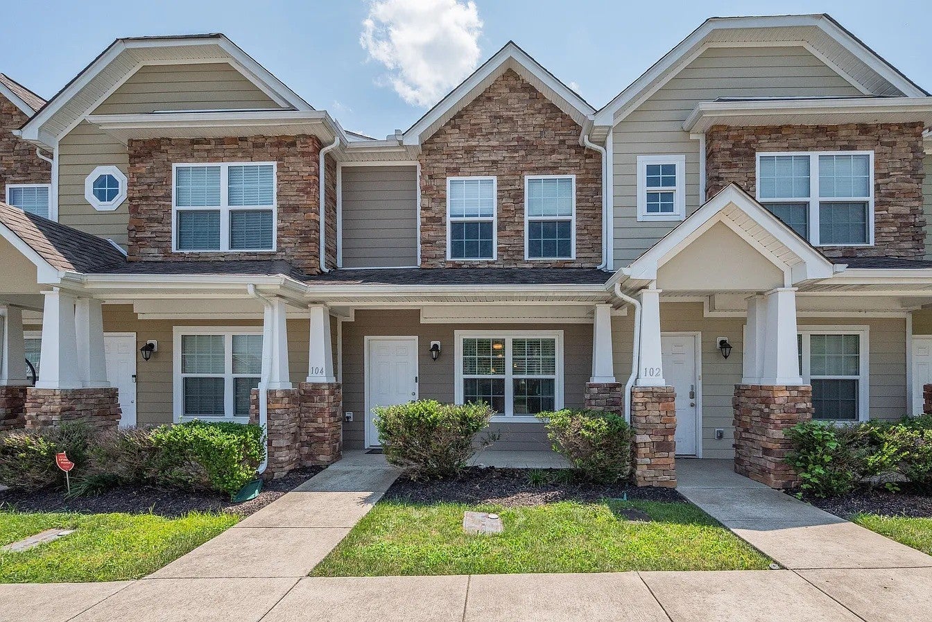104 Cobblestone Place Dr — photo