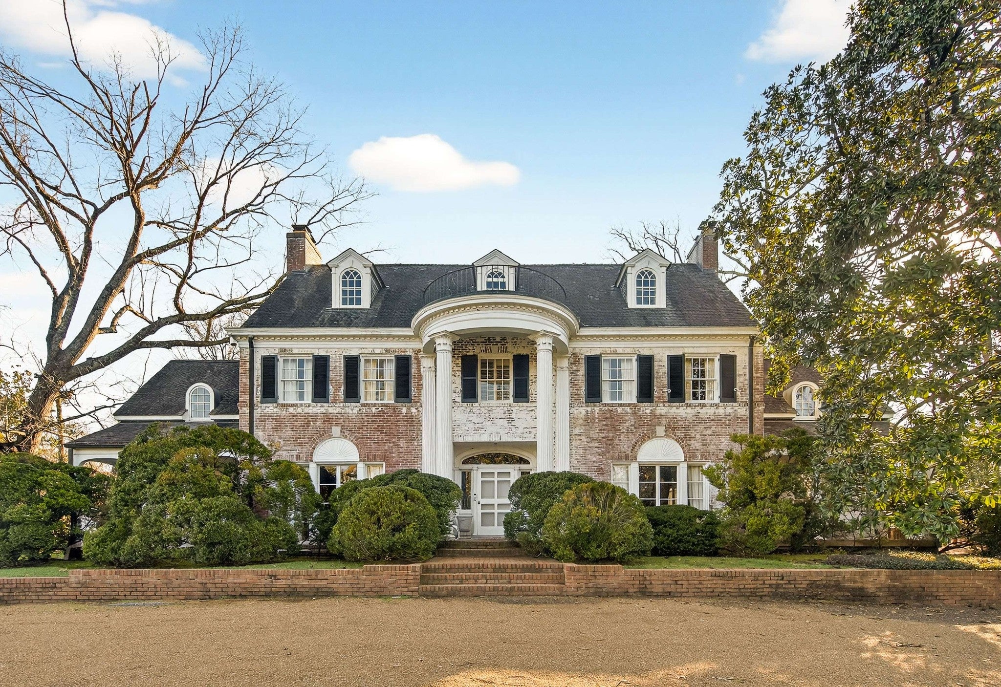 225 Deer Park Dr — photo
