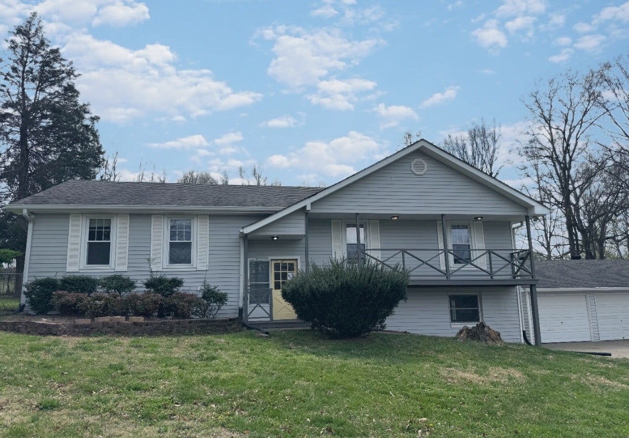 1004 Red Oak Dr — photo