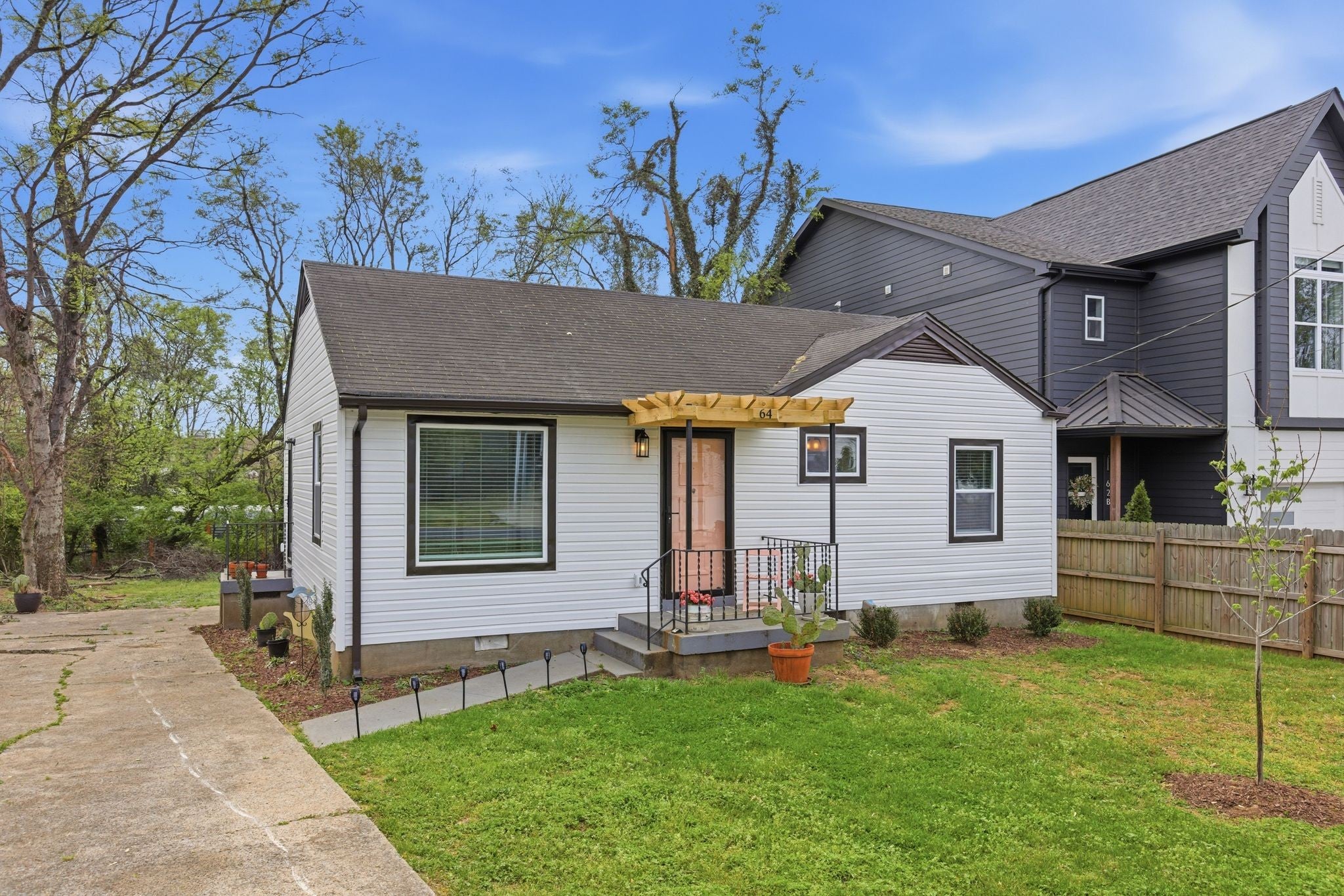 64 Creighton Ave — photo