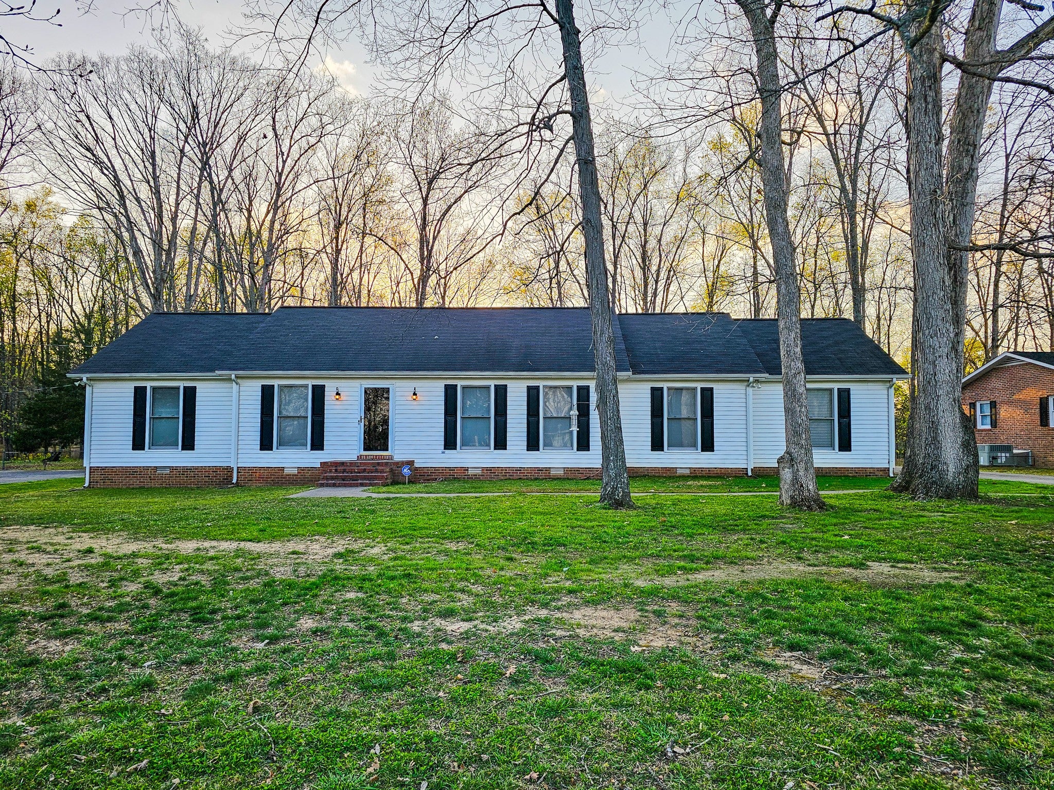 331 Hilltop Dr — photo