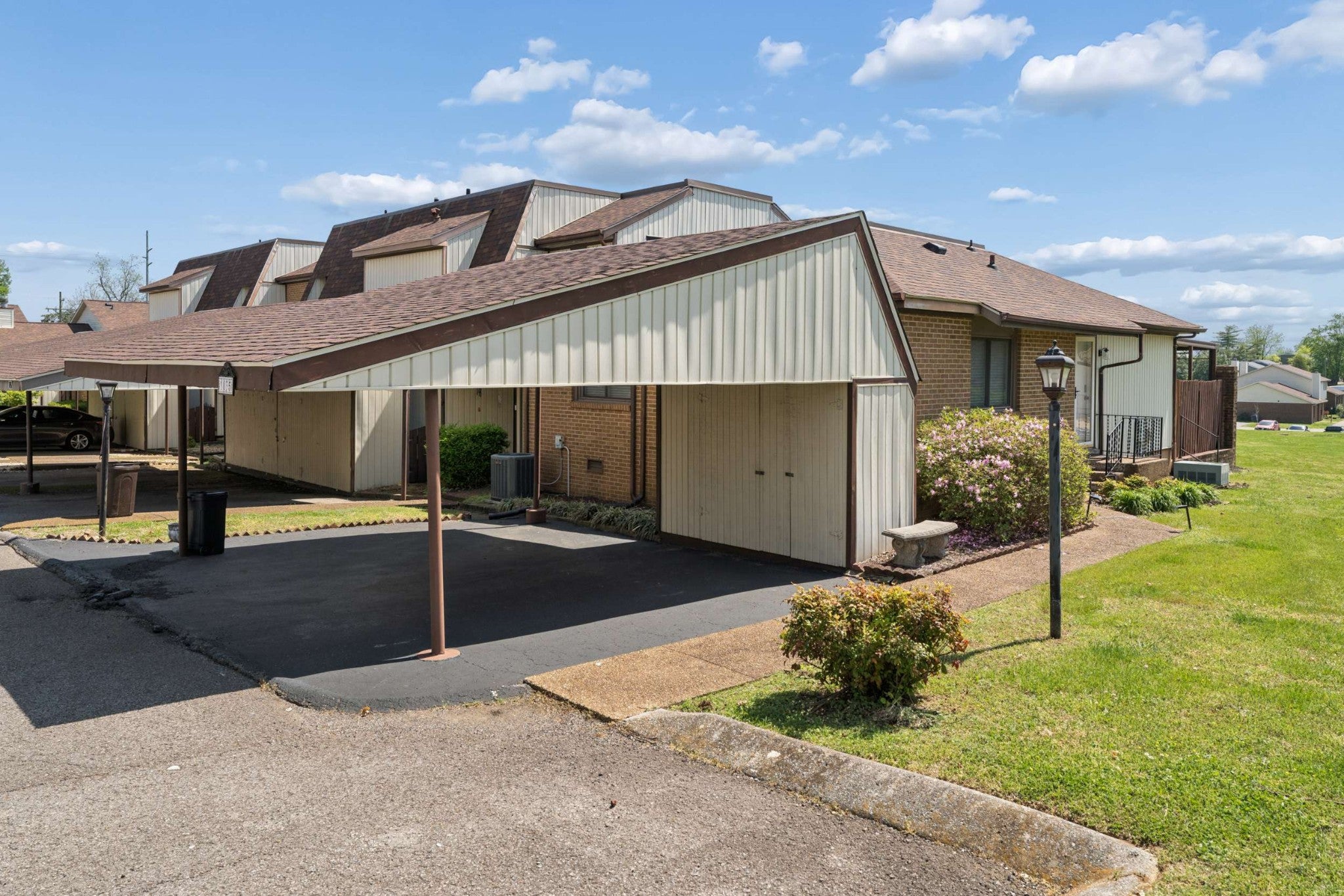 1035 Heritage Dr — photo