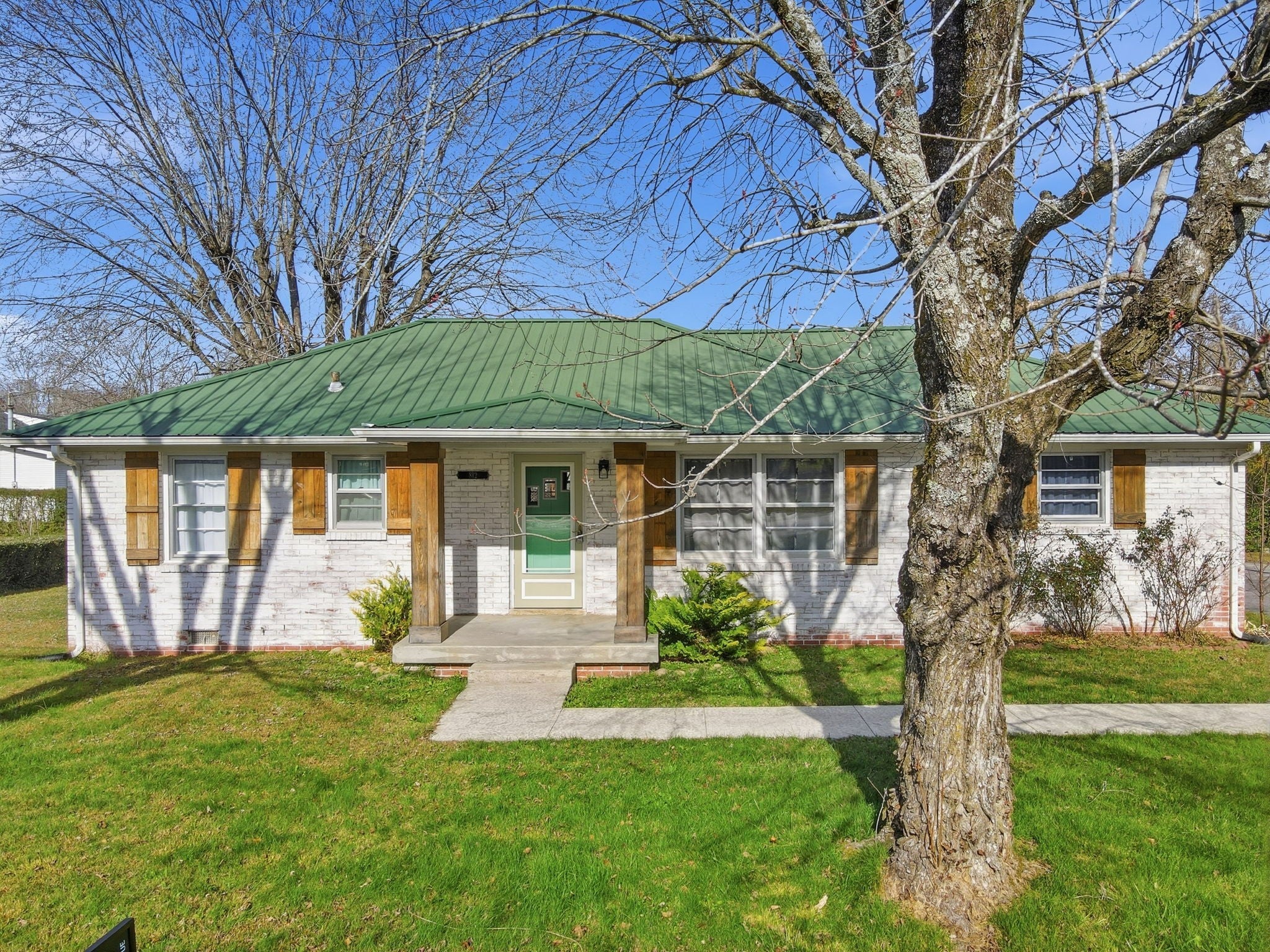 812 Bel Aire Dr — photo