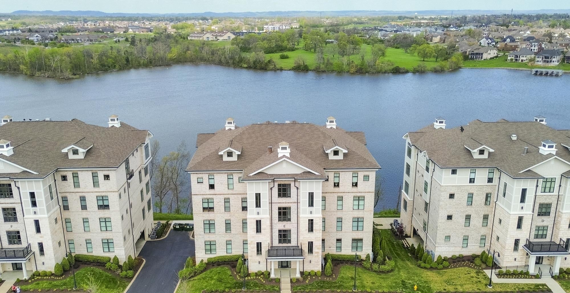 1024 Club View Dr E 102 — photo