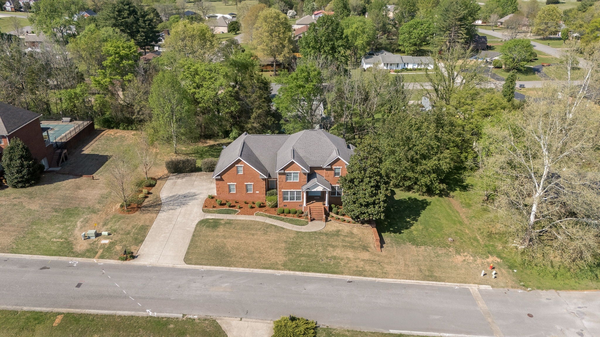 913 Dogwood Dr — photo