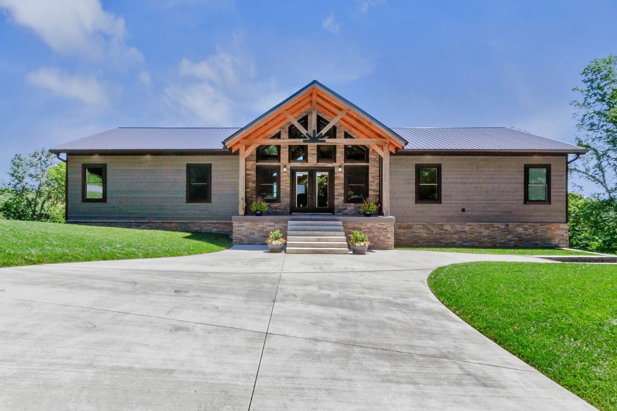 1055 Hunters Landing Ln — photo